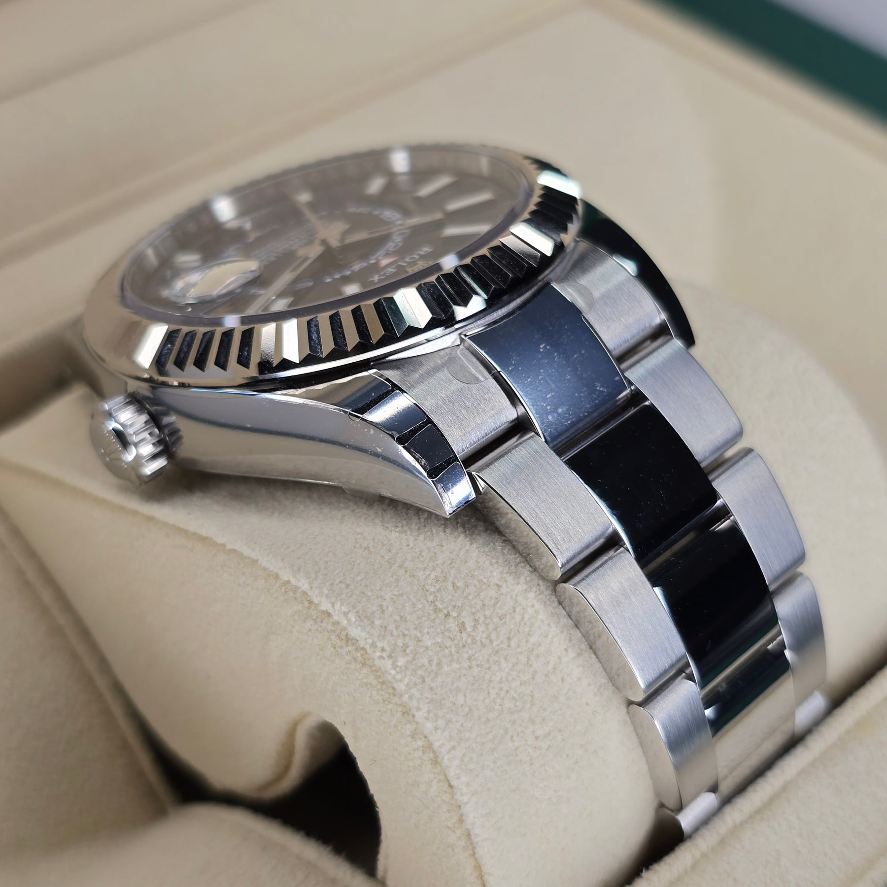 Rolex Sky-Dweller Blue Dial 326934 case, oyster bracelet view