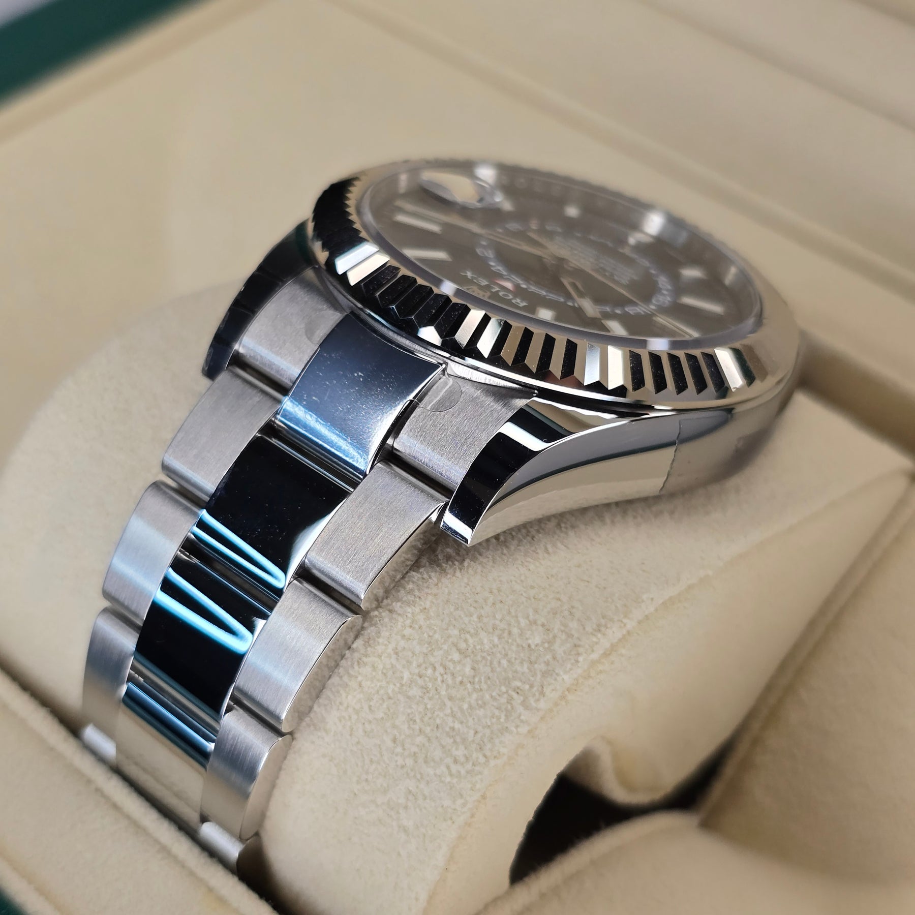 Rolex Sky-Dweller Blue Dial 326934 case, oyster bracelet view
