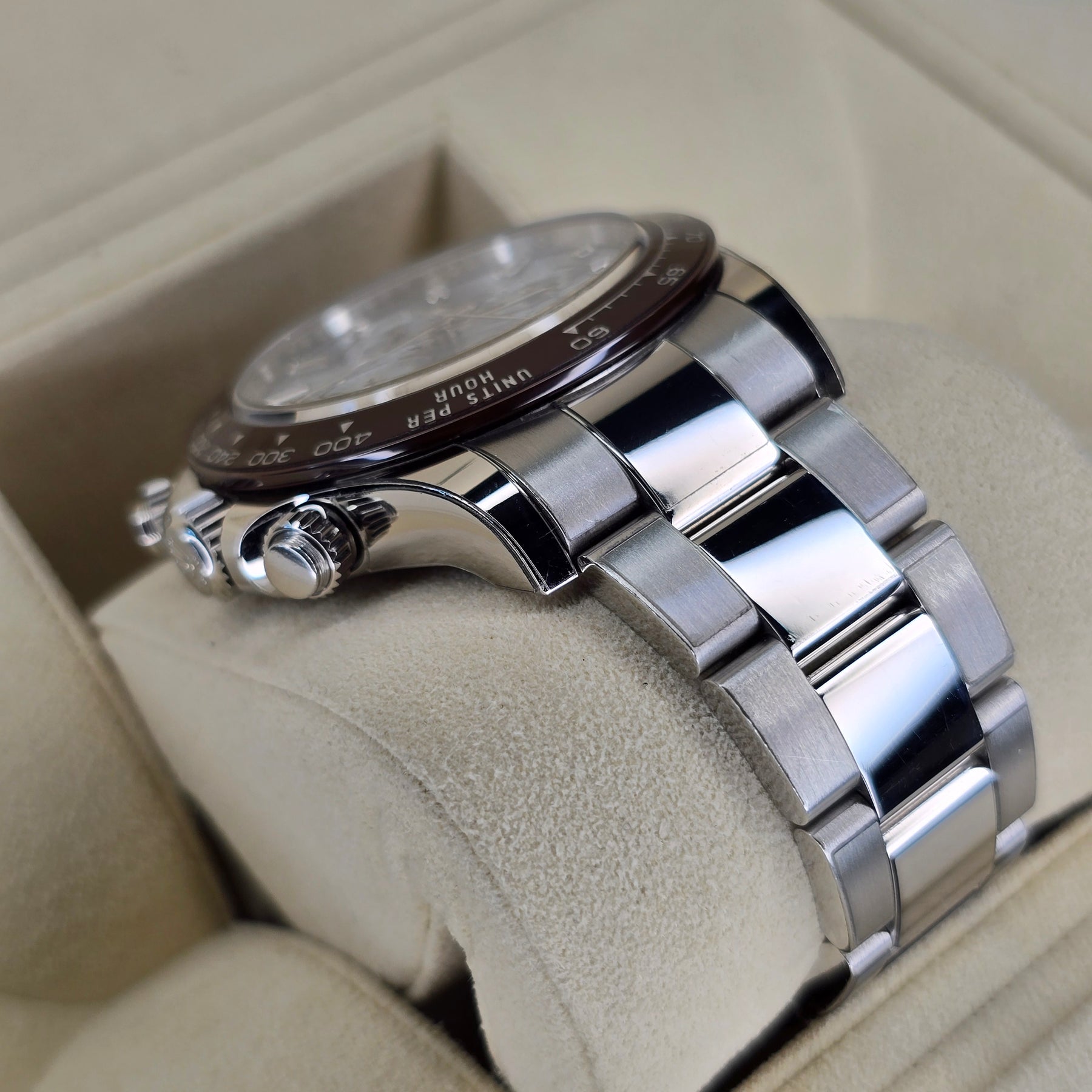 Rolex Daytona Platinum Ice Blue Baguette 116506 case, oyster bracelet view
