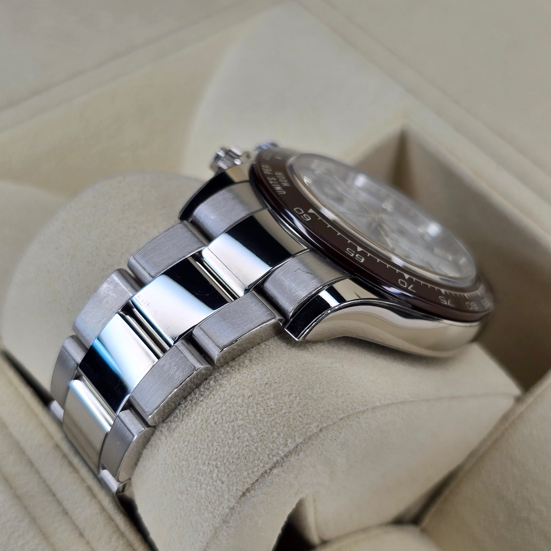 Rolex Daytona Platinum Ice Blue Baguette 116506 case, oyster bracelet view