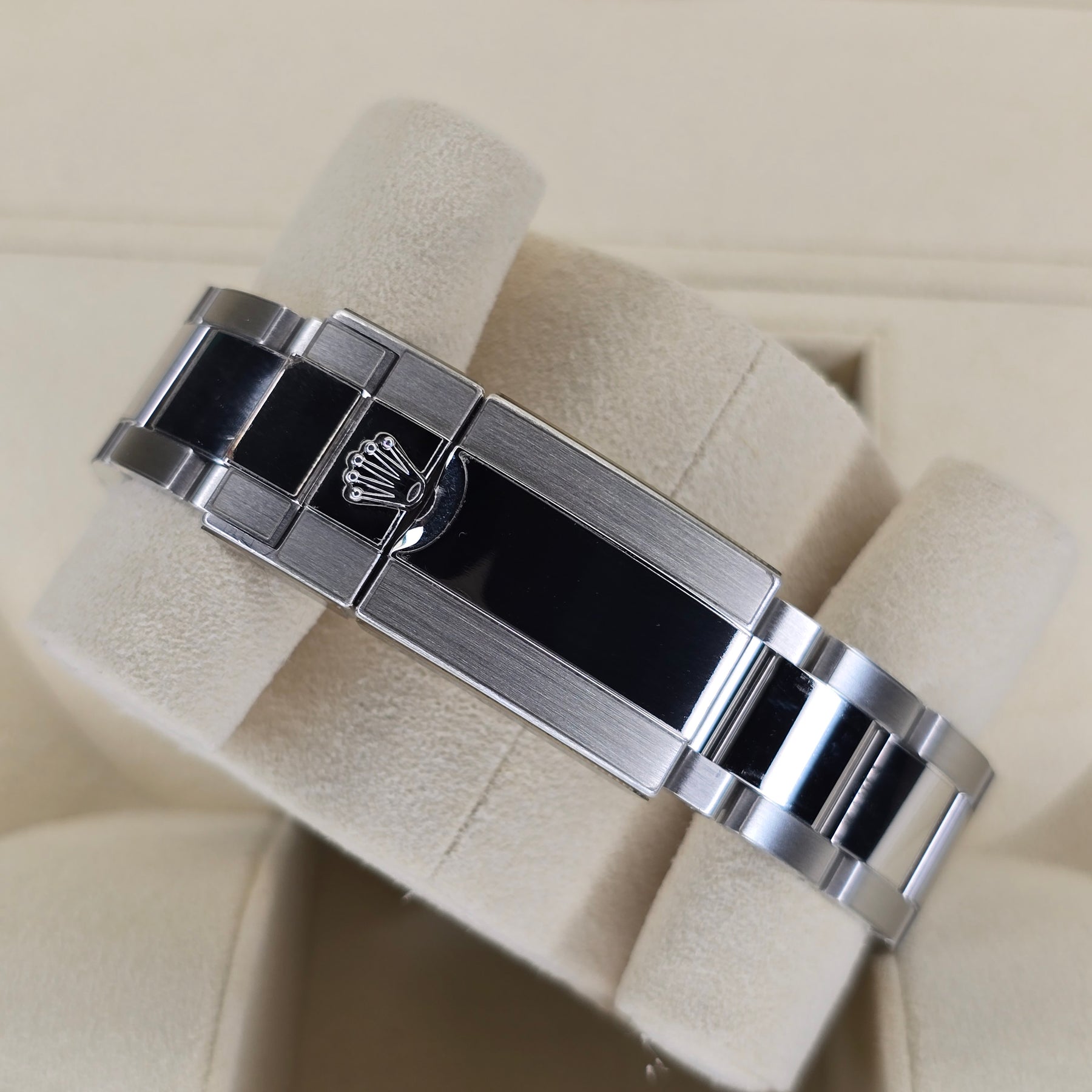 Rolex Daytona Platinum Ice Blue Baguette 116506 clasp view