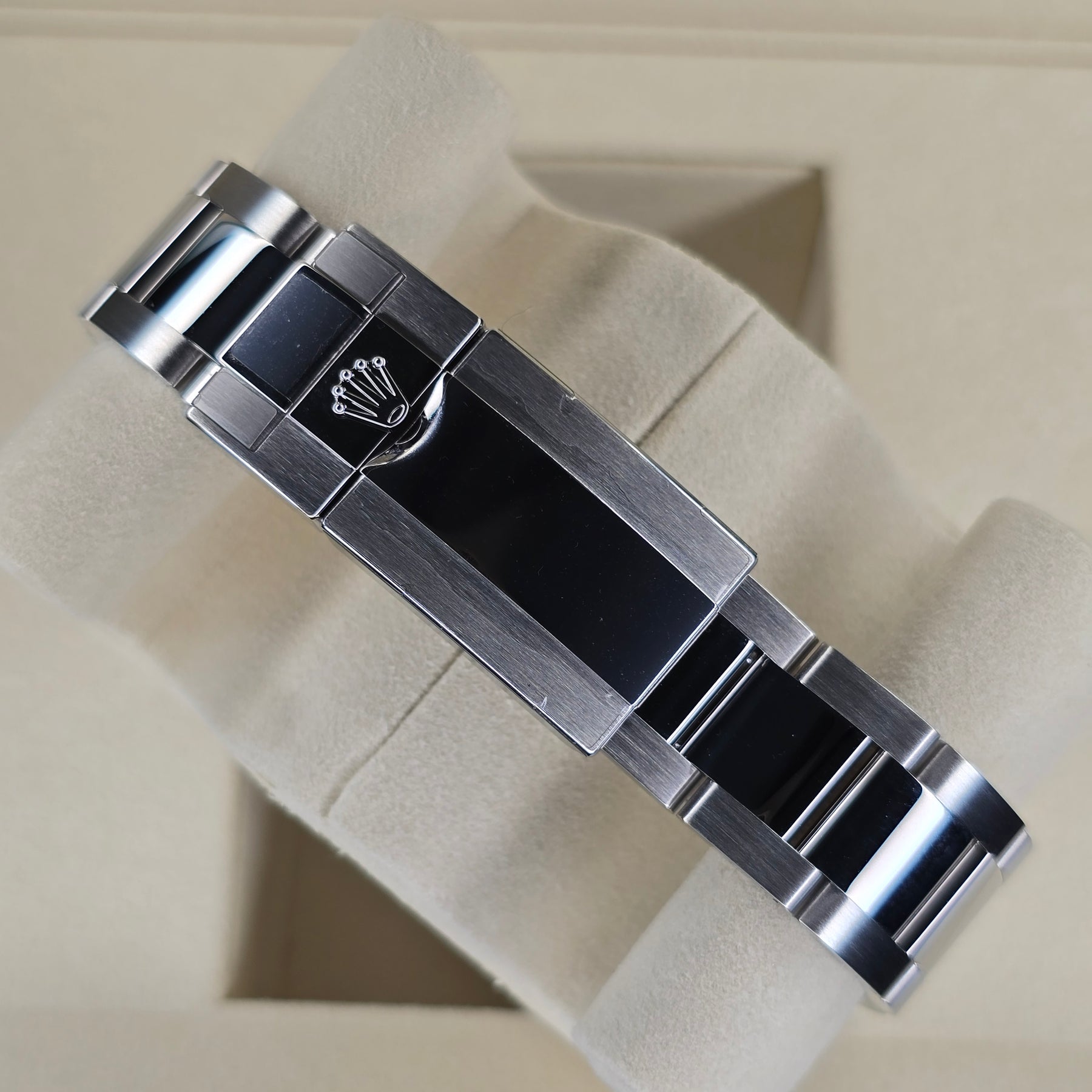 Rolex Cosmograph Daytona Panda 116500LN clasp view