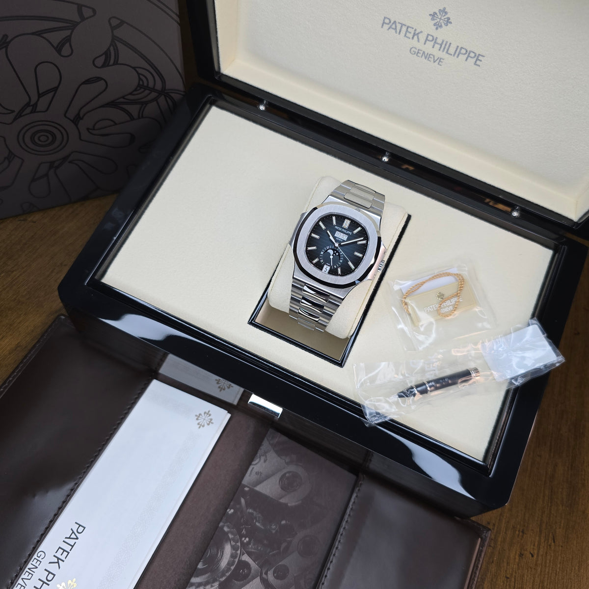 Patek Philippe Nautilus Annual Calendar 5726 full set view