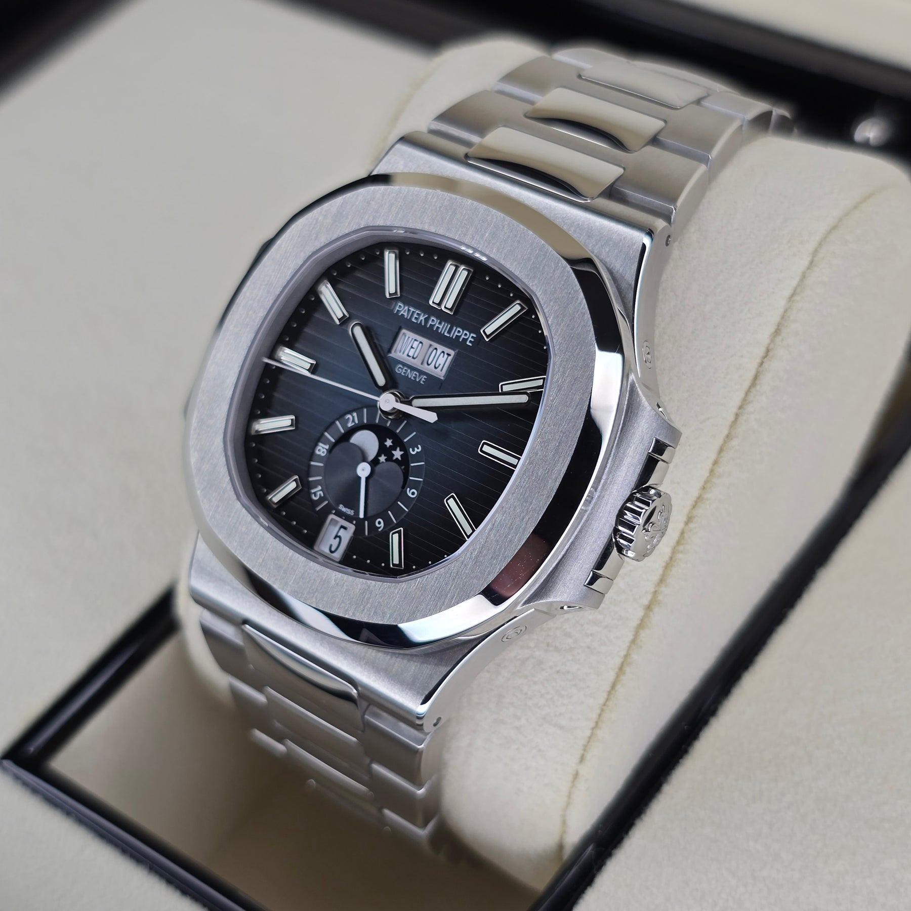 Patek Philippe Nautilus Annual Calendar 5726 right side case view