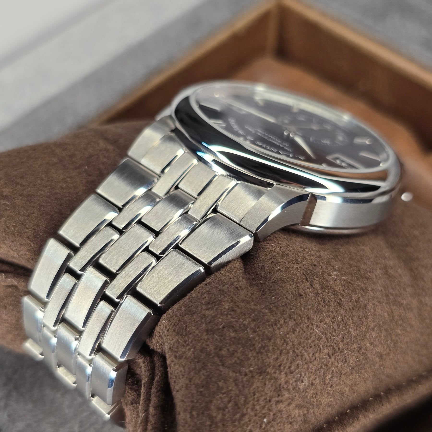 A. Lange & Sohne Odysseus 363.179 40.5mm case, bracelet view