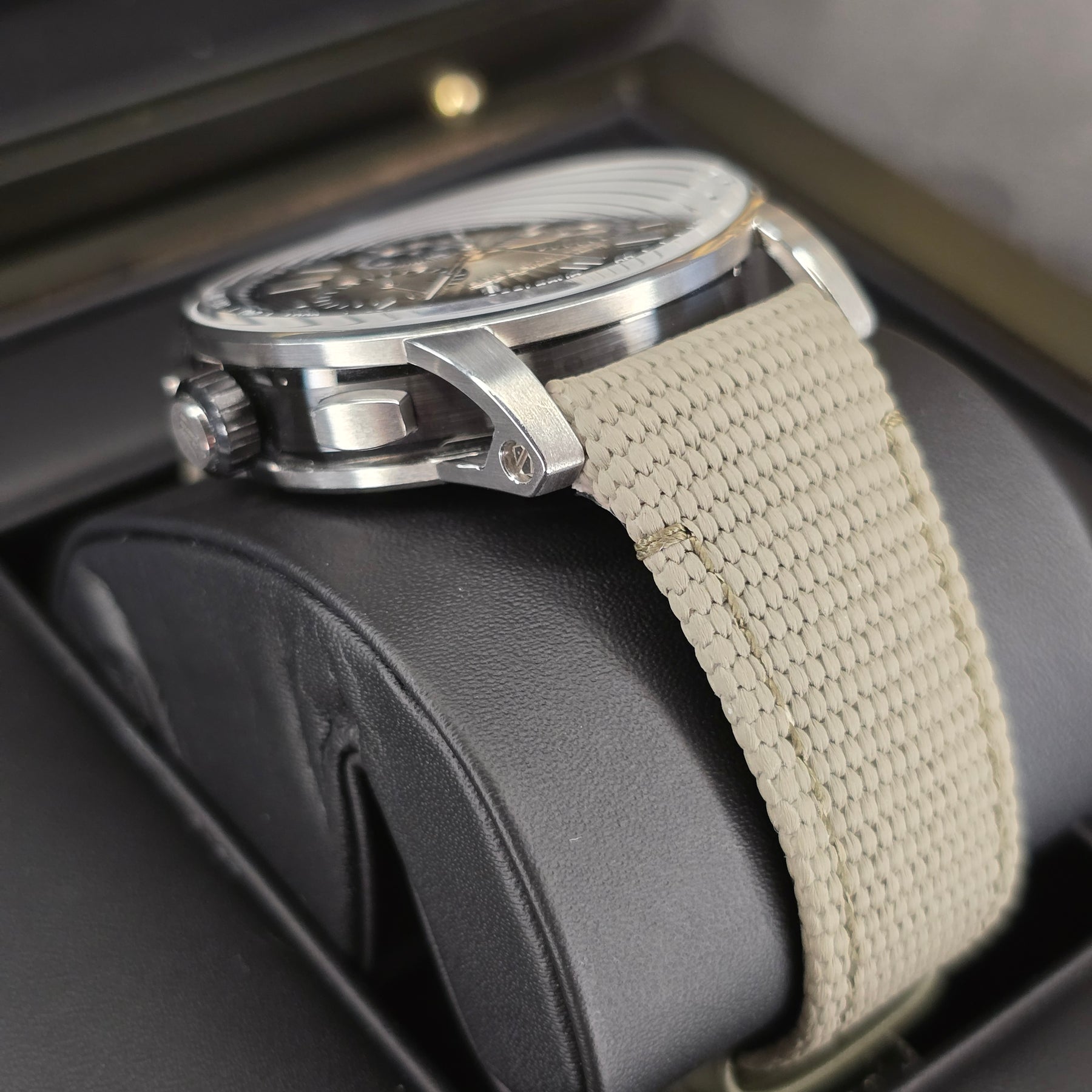 Audemars Piguet Code 11.59 26393QT lugs, strap view