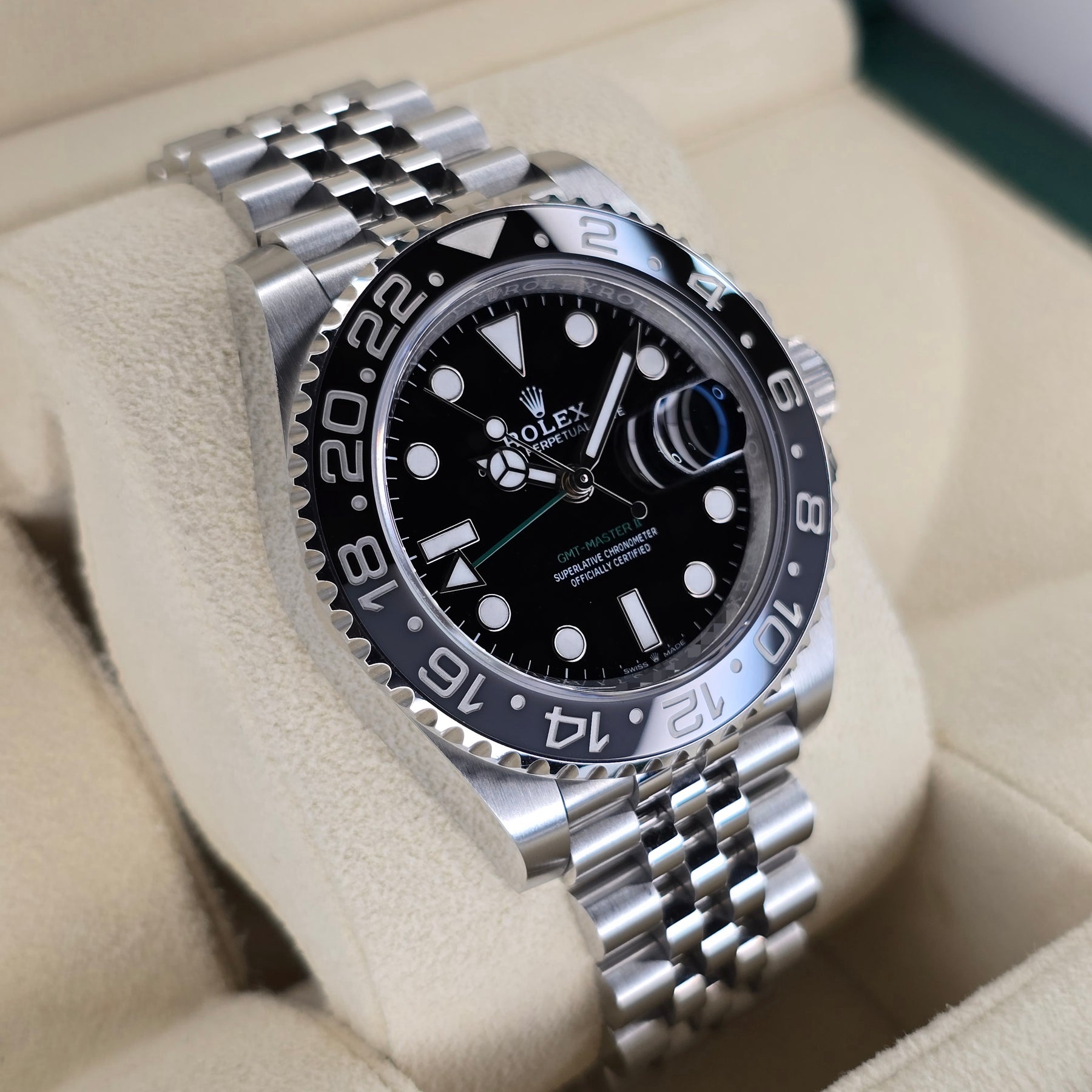 Rolex GMT-Master II Bruce Wayne 126710GRNR Jubilee left side case view
