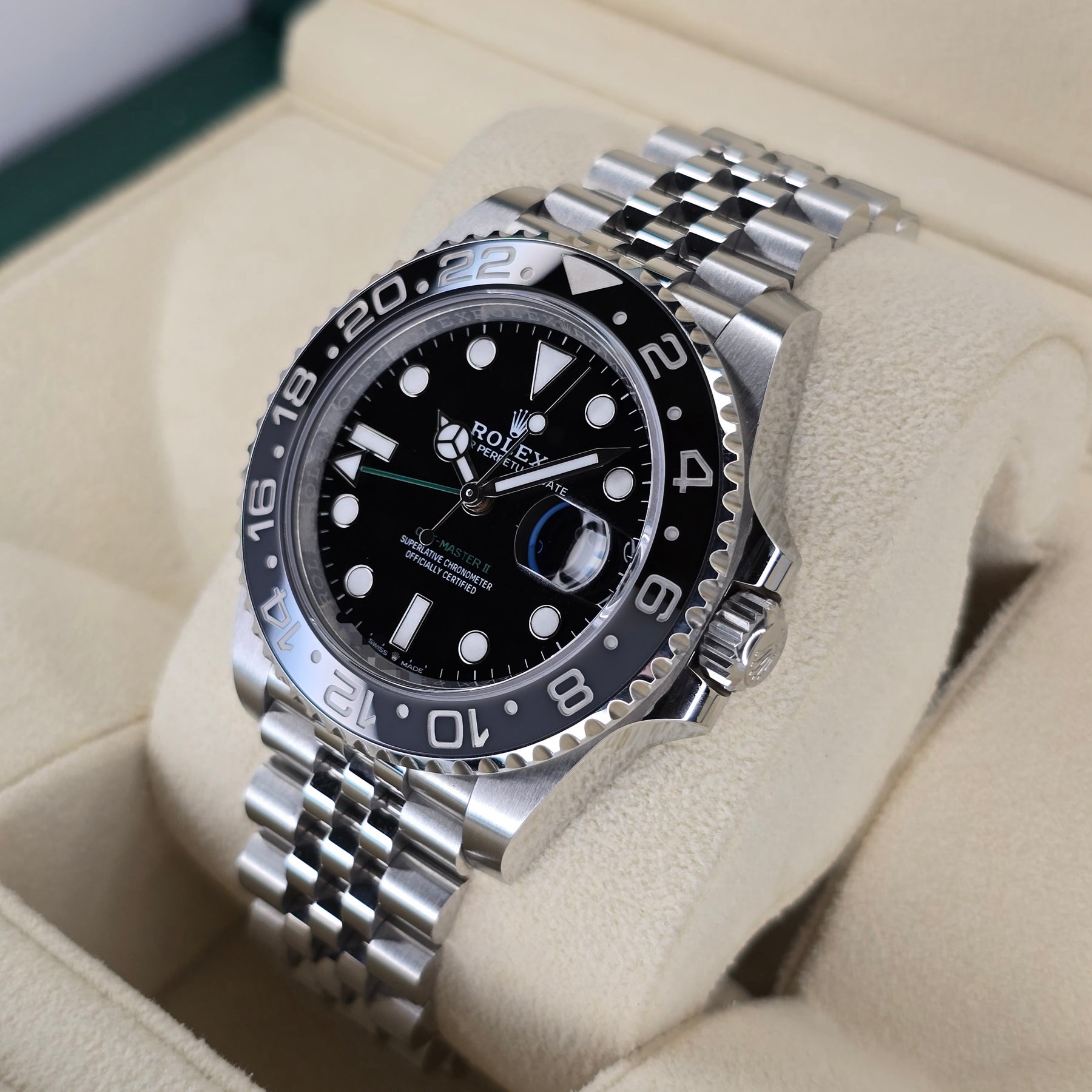 Rolex GMT-Master II Bruce Wayne 126710GRNR Jubilee right side case view