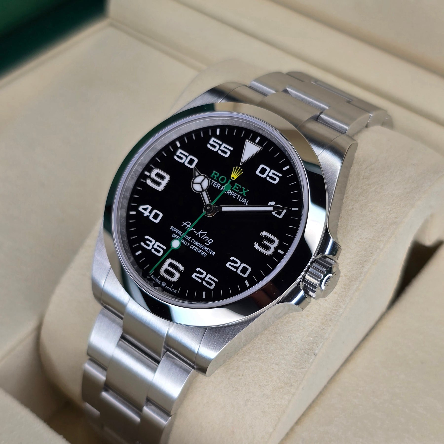 Rolex Air-king 126900 right side case view