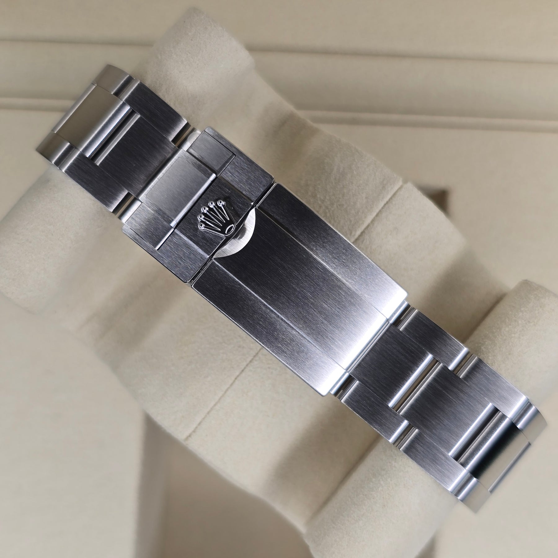 Rolex Air-king 126900 clasp view