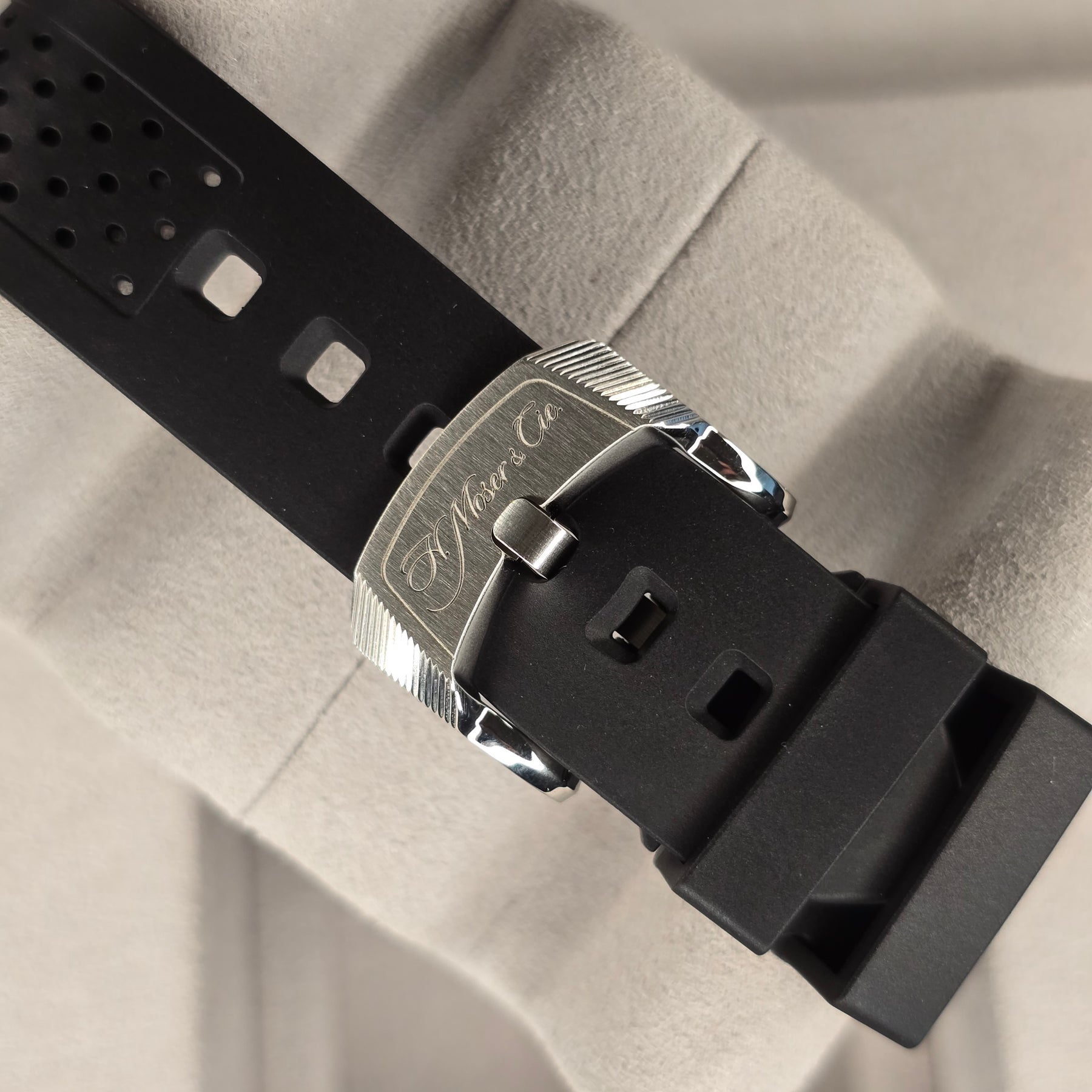 H. Moser & Cie Pioneer Center Seconds Arctic Blue 3200-1217 clasp view