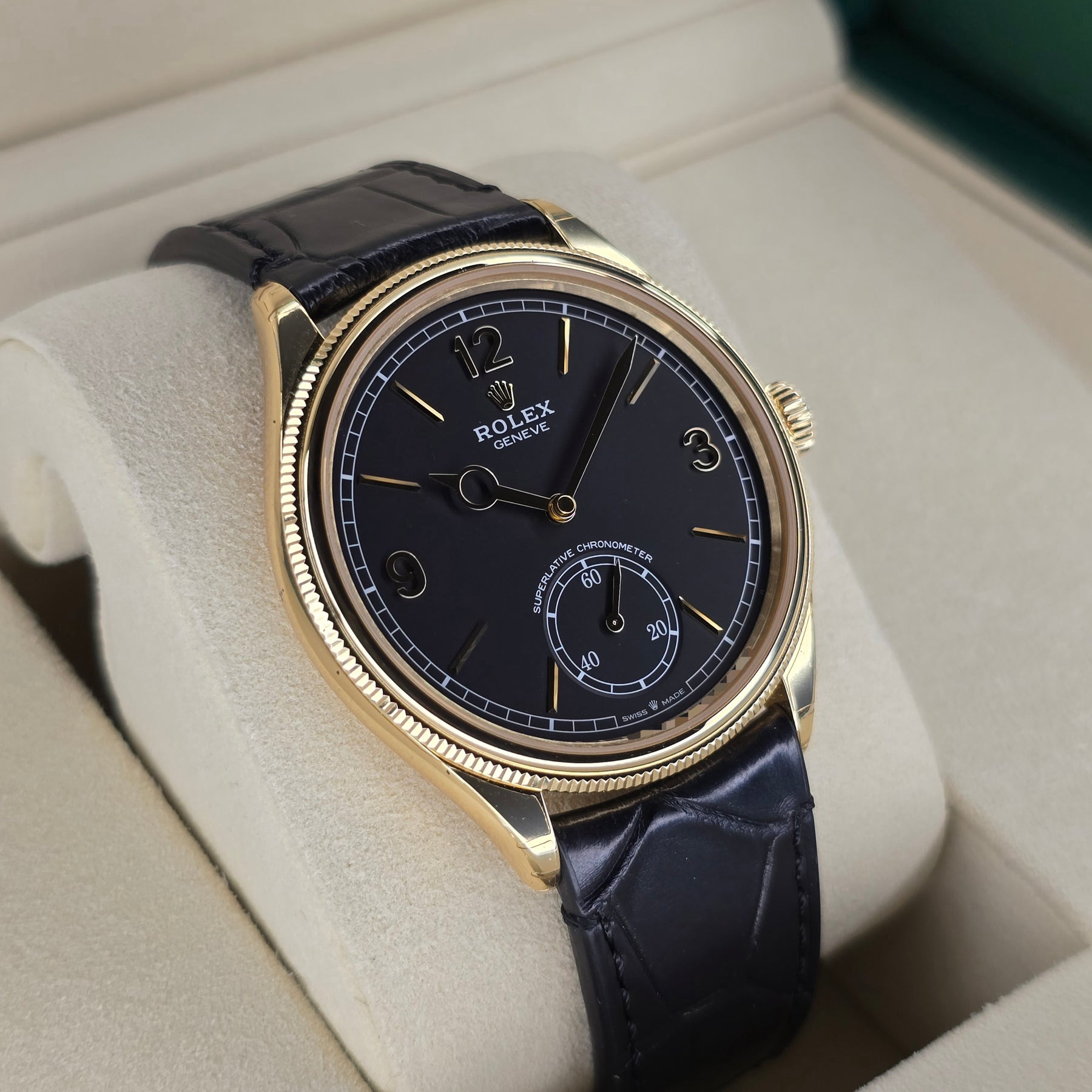 Rolex Perpetual 1908 52508 right side case view