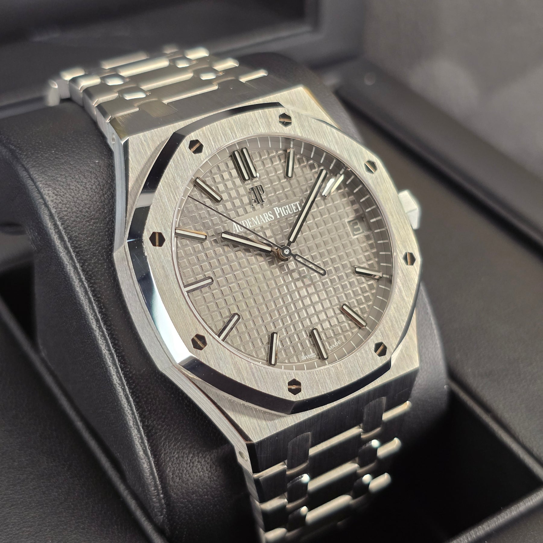 Audemars Piguet Royal Oak 15500st left side case view