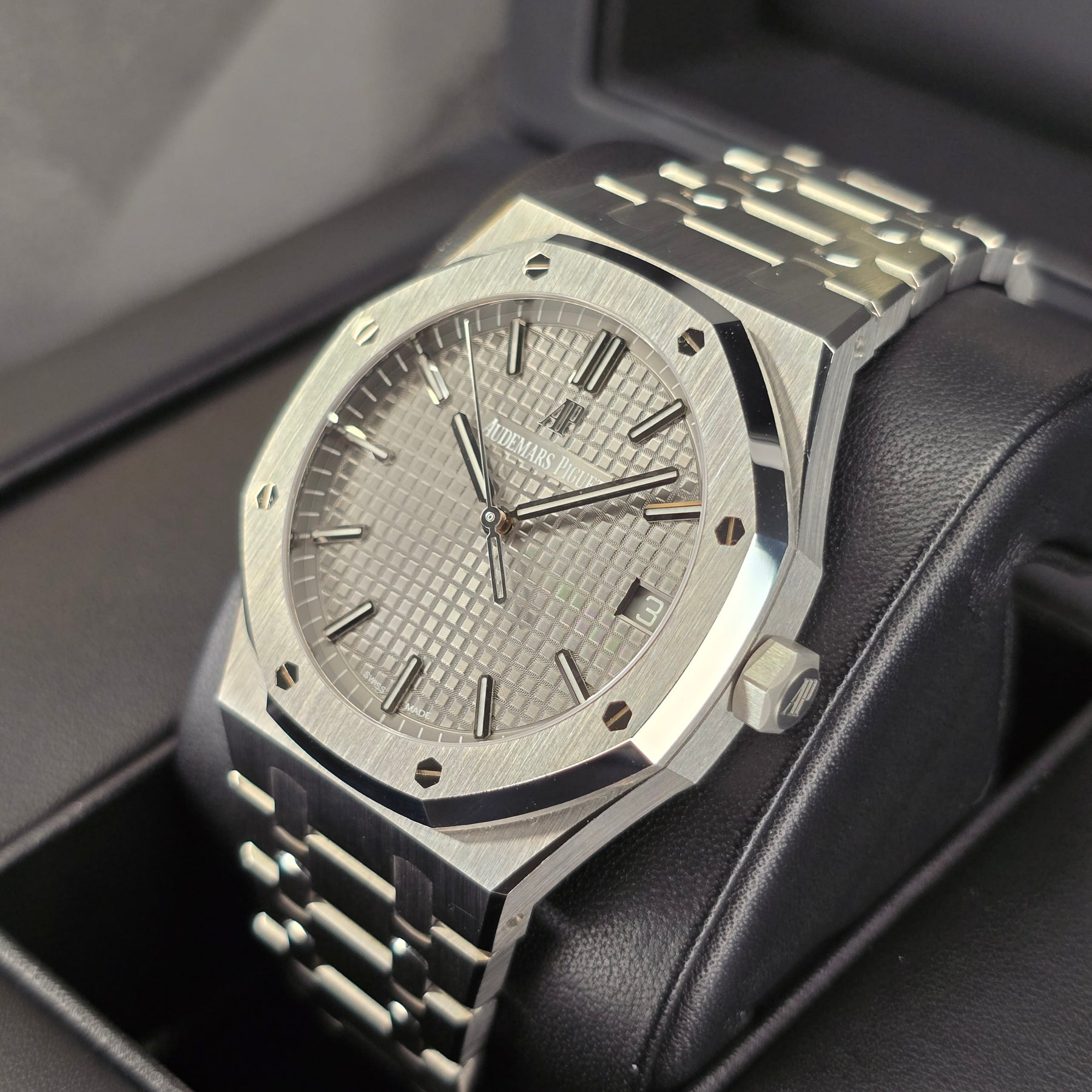 Audemars Piguet Royal Oak 15500st right side case view