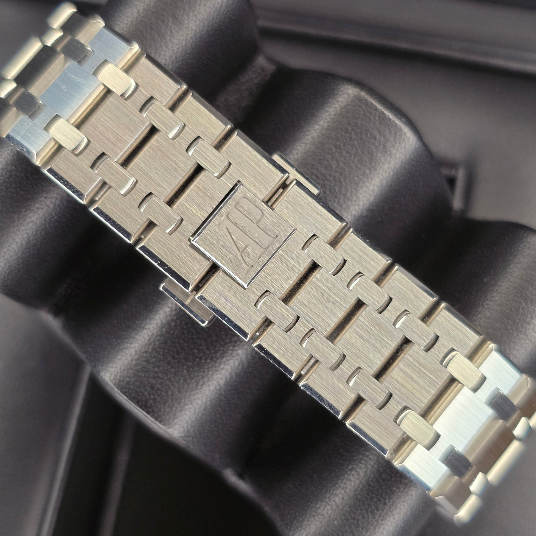 Audemars Piguet Royal Oak 15500st clasp view