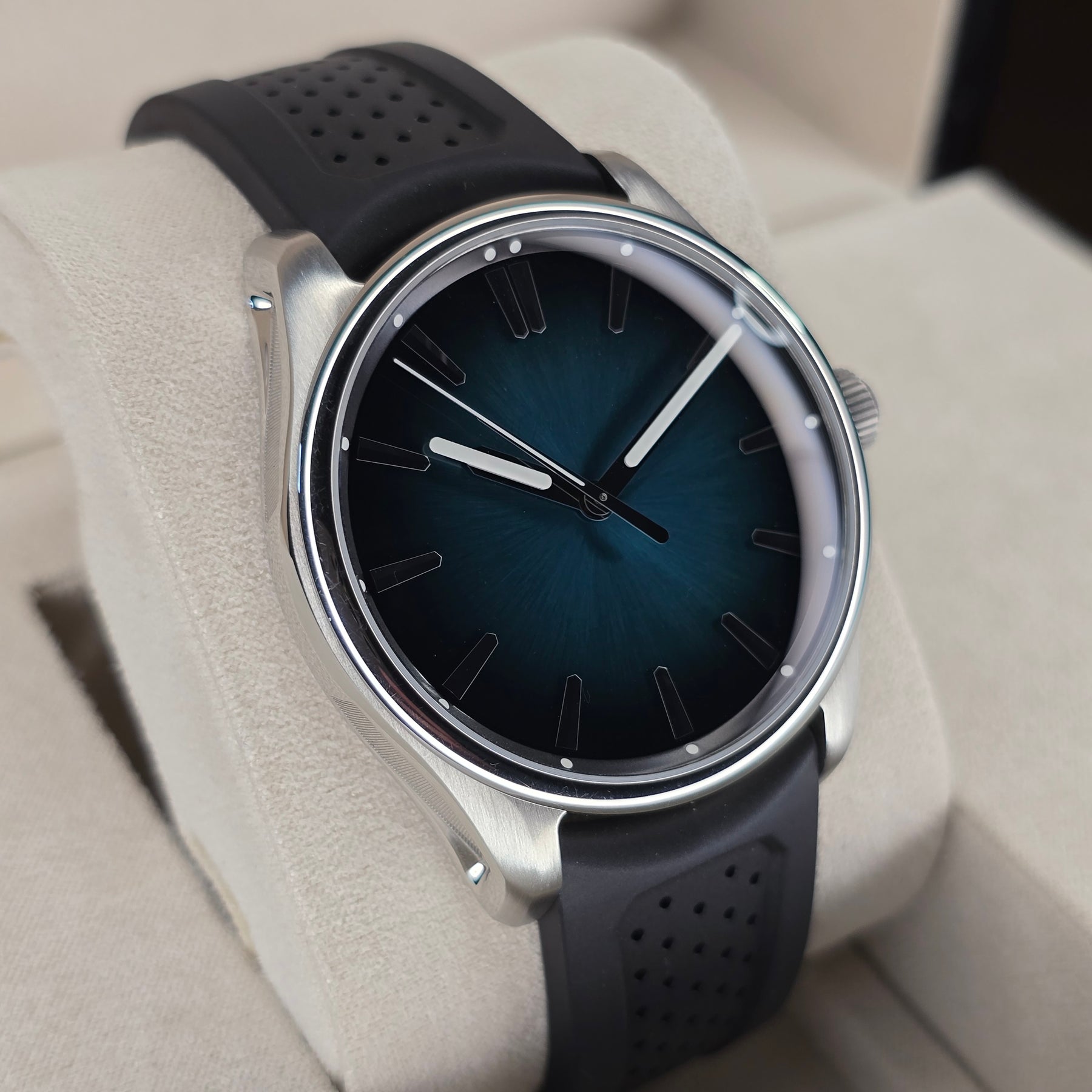 H. Moser & Cie Pioneer Lagoon Blue Fume 3200-1214 left side case