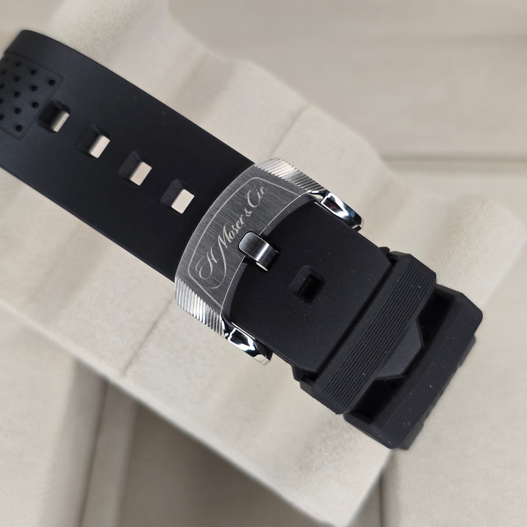H. Moser & Cie Pioneer Lagoon Blue Fume 3200-1214 clasp