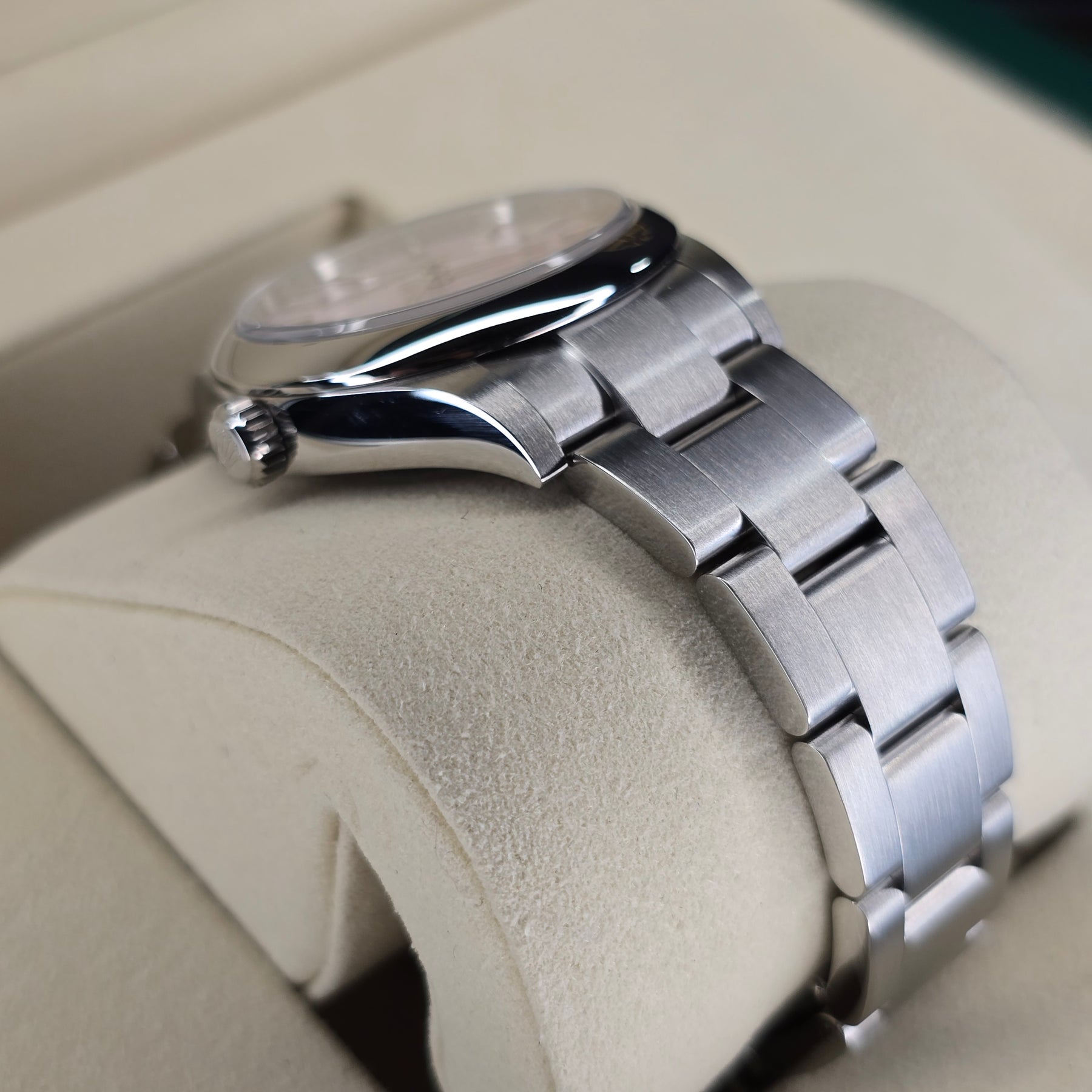 Rolex Oyster Perpetual 277200 Candy Pink lug, oyster bracelet