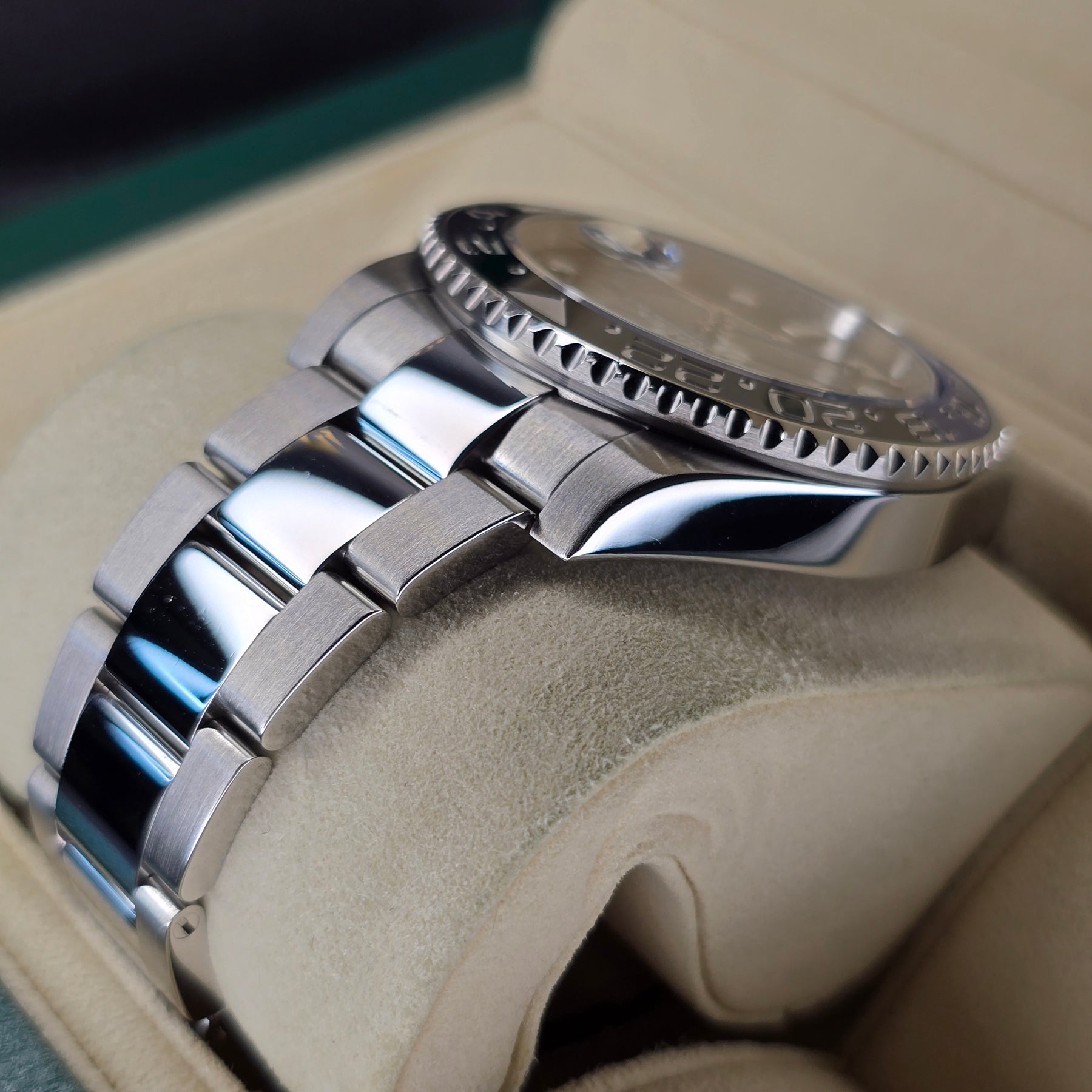 Rolex GMT-Master II 116710BLNR Batman lug, oyster bracelet