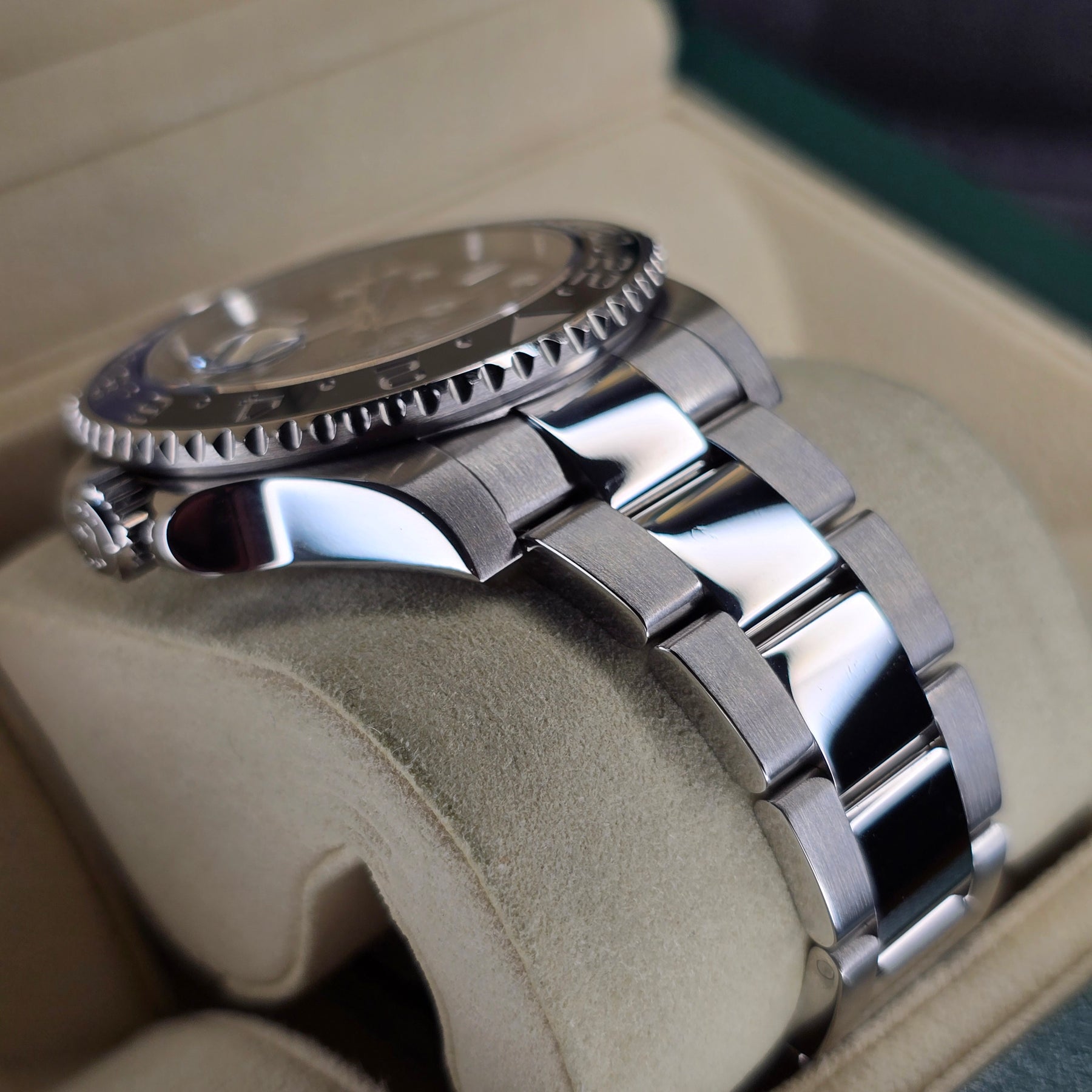 Rolex GMT-Master II 116710BLNR Batman lug, oyster bracelet