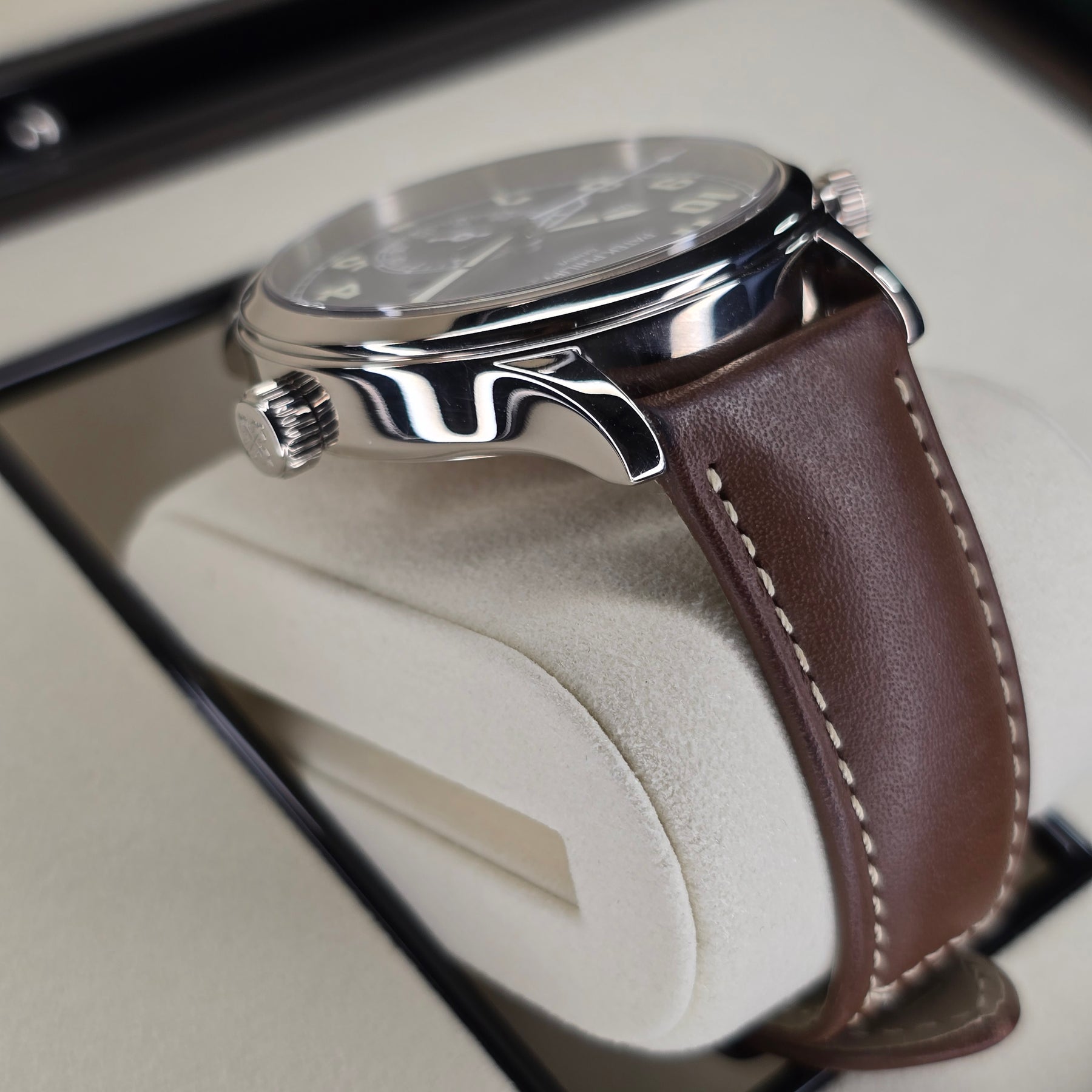 Patek Philippe Calatrava Pilot Travel Time 5524G-001 lug, strap