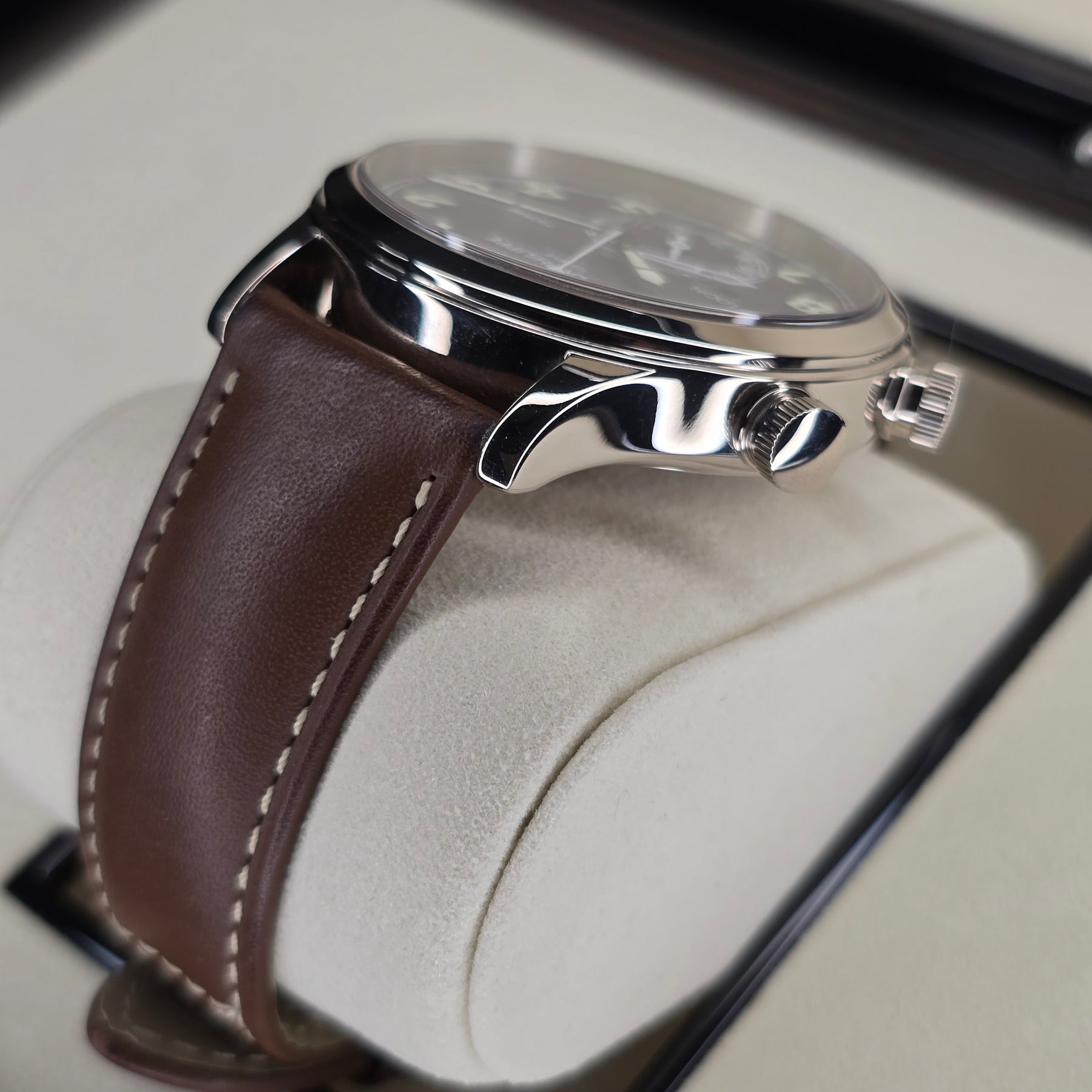 Patek Philippe Calatrava Pilot Travel Time 5524G-001 lug, strap