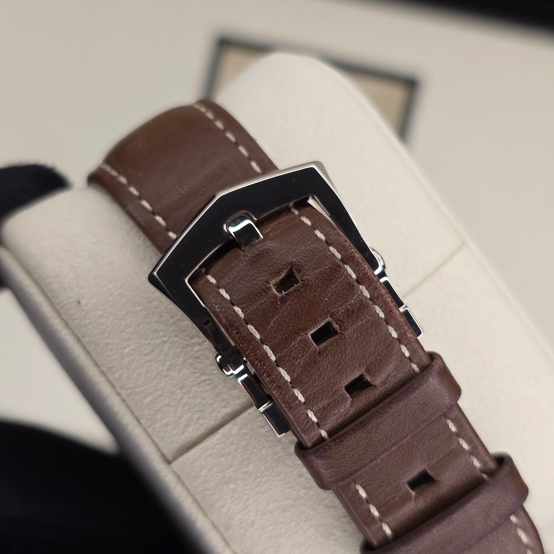 Patek Philippe Calatrava Pilot Travel Time 5524G-001 clasp