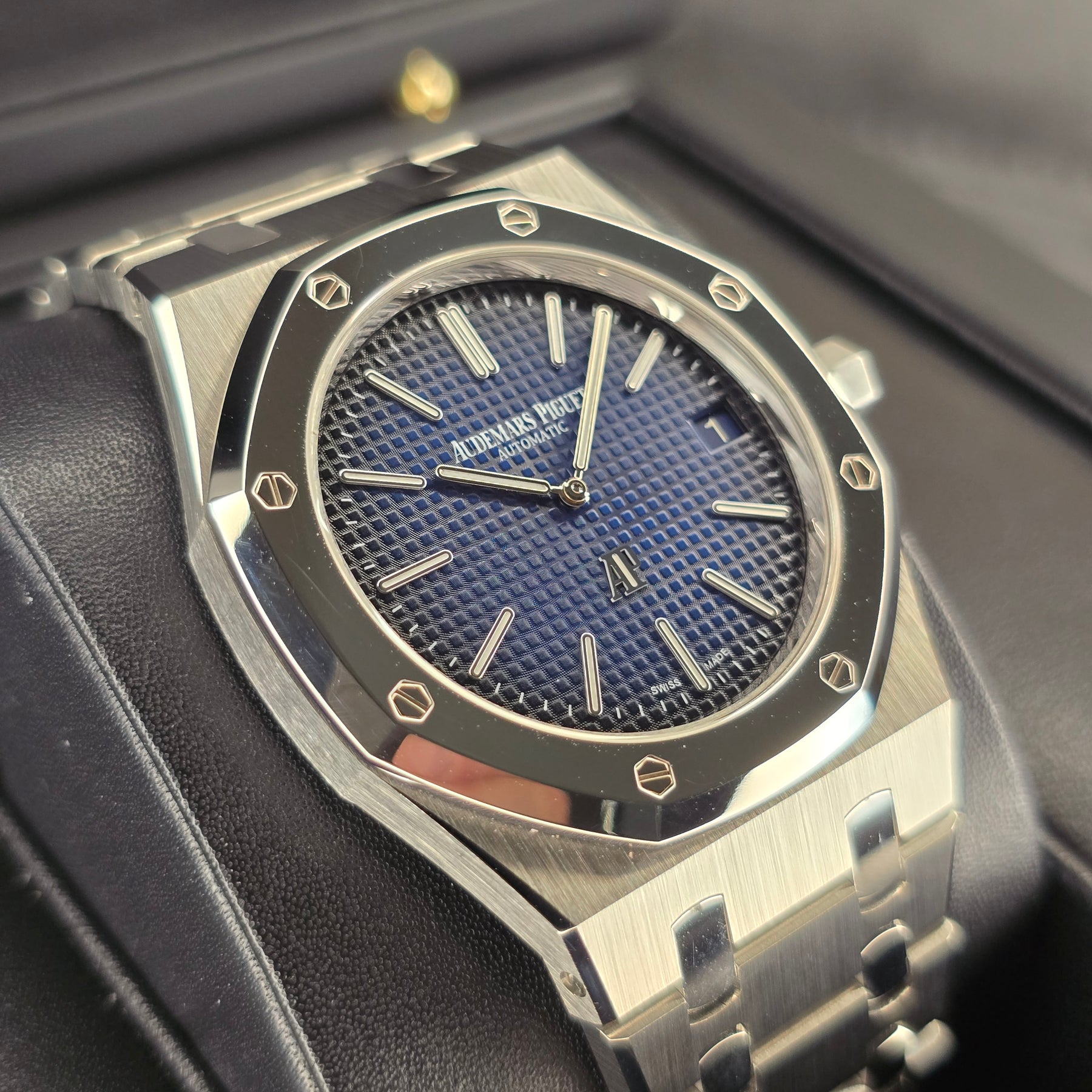 Audemars Piguet Royal Oak Jumbo Extra Thin 15202IP left side case