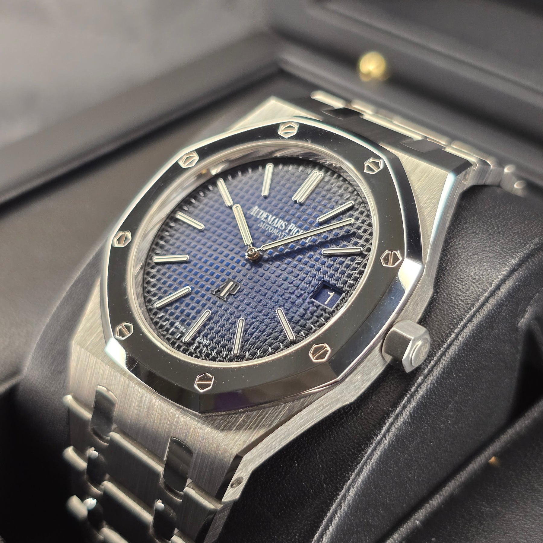 Audemars Piguet Royal Oak Jumbo Extra Thin 15202IP right side case