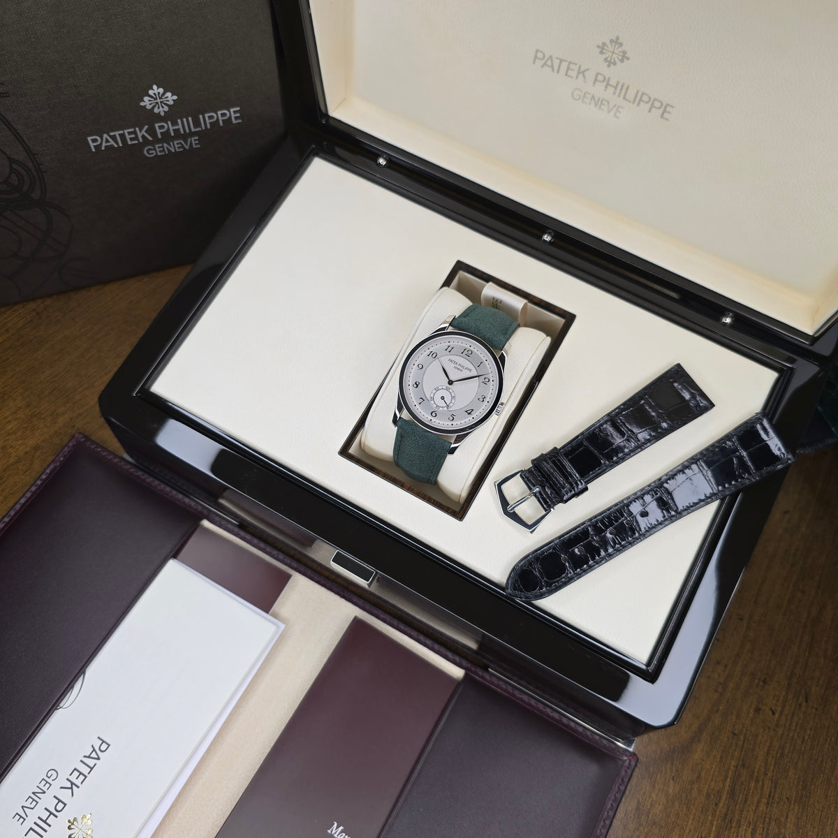 Patek Philippe Calatrava 5196P-001 full set