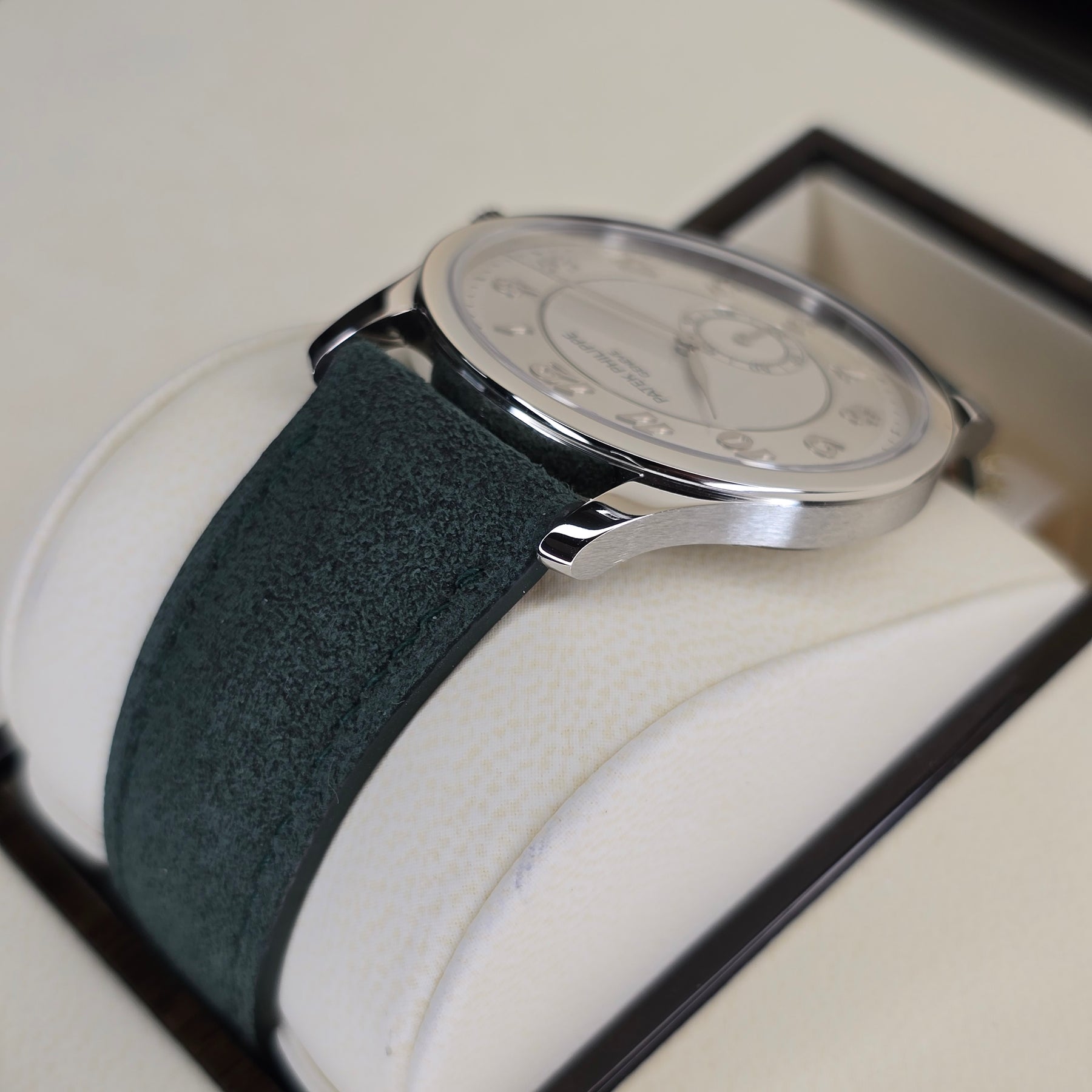 Patek Philippe Calatrava 5196P-001 lug, strap