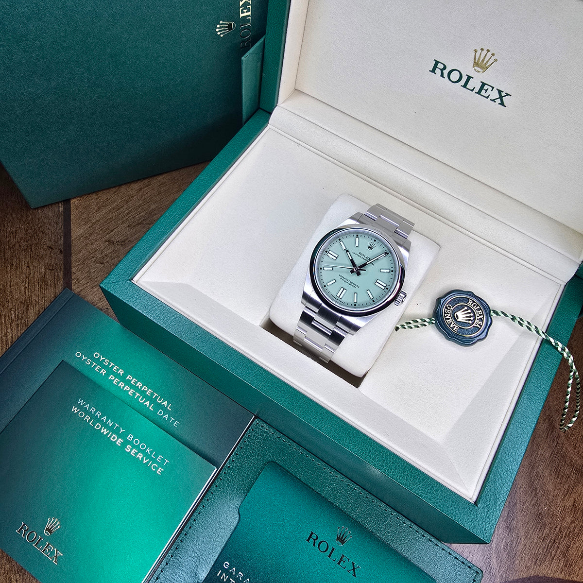 Rolex Oyster Perpetual 134300 Pistachio full set