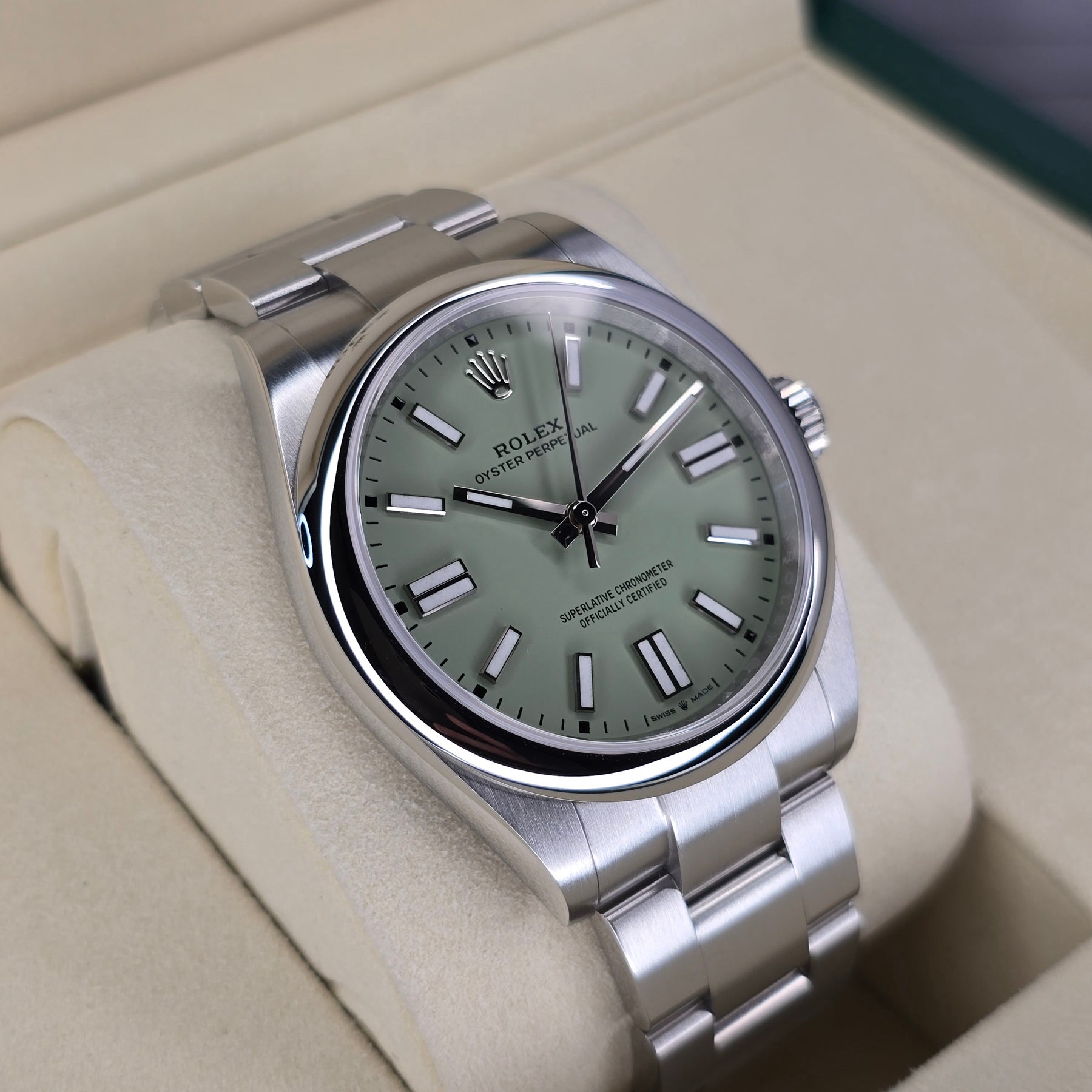 Rolex Oyster Perpetual 134300 Pistachio case left