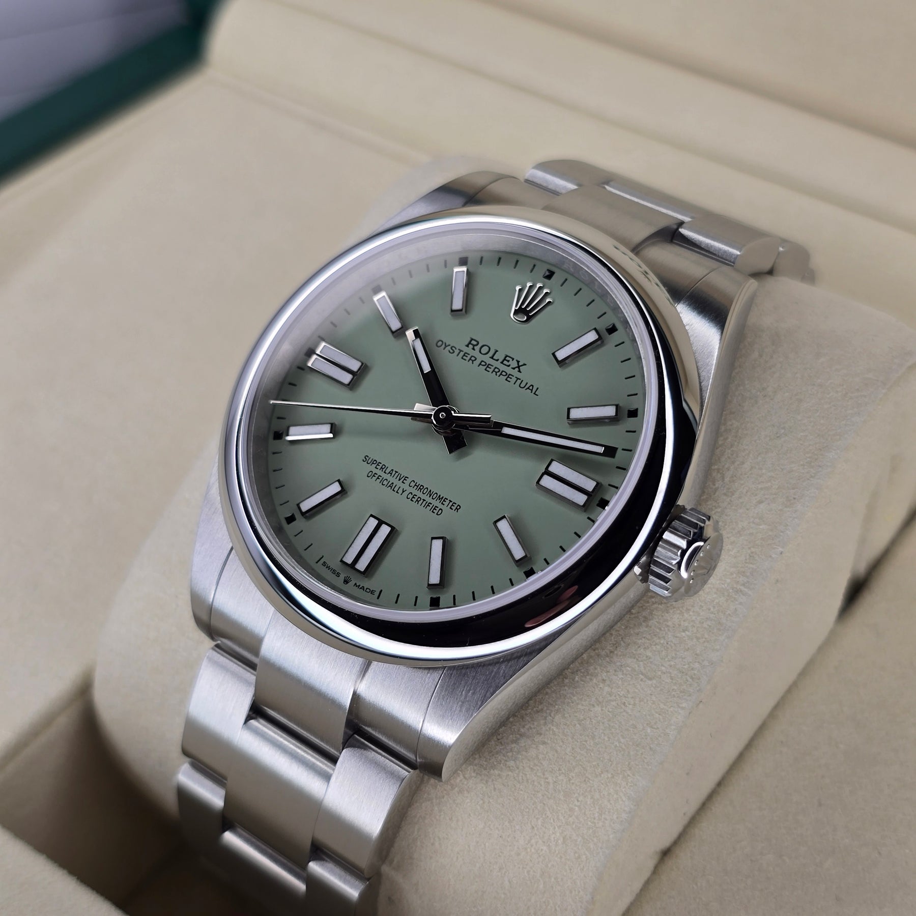 Rolex Oyster Perpetual 134300 Pistachio case right