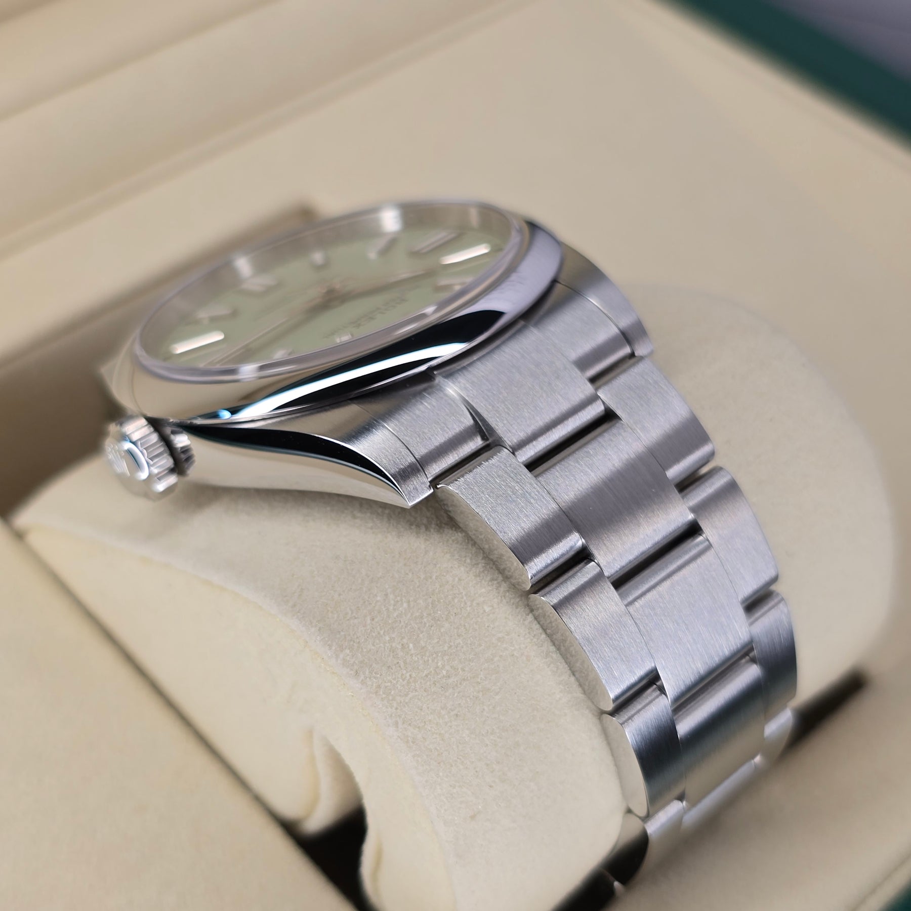 Rolex Oyster Perpetual 134300 Pistachio oyster bracelet