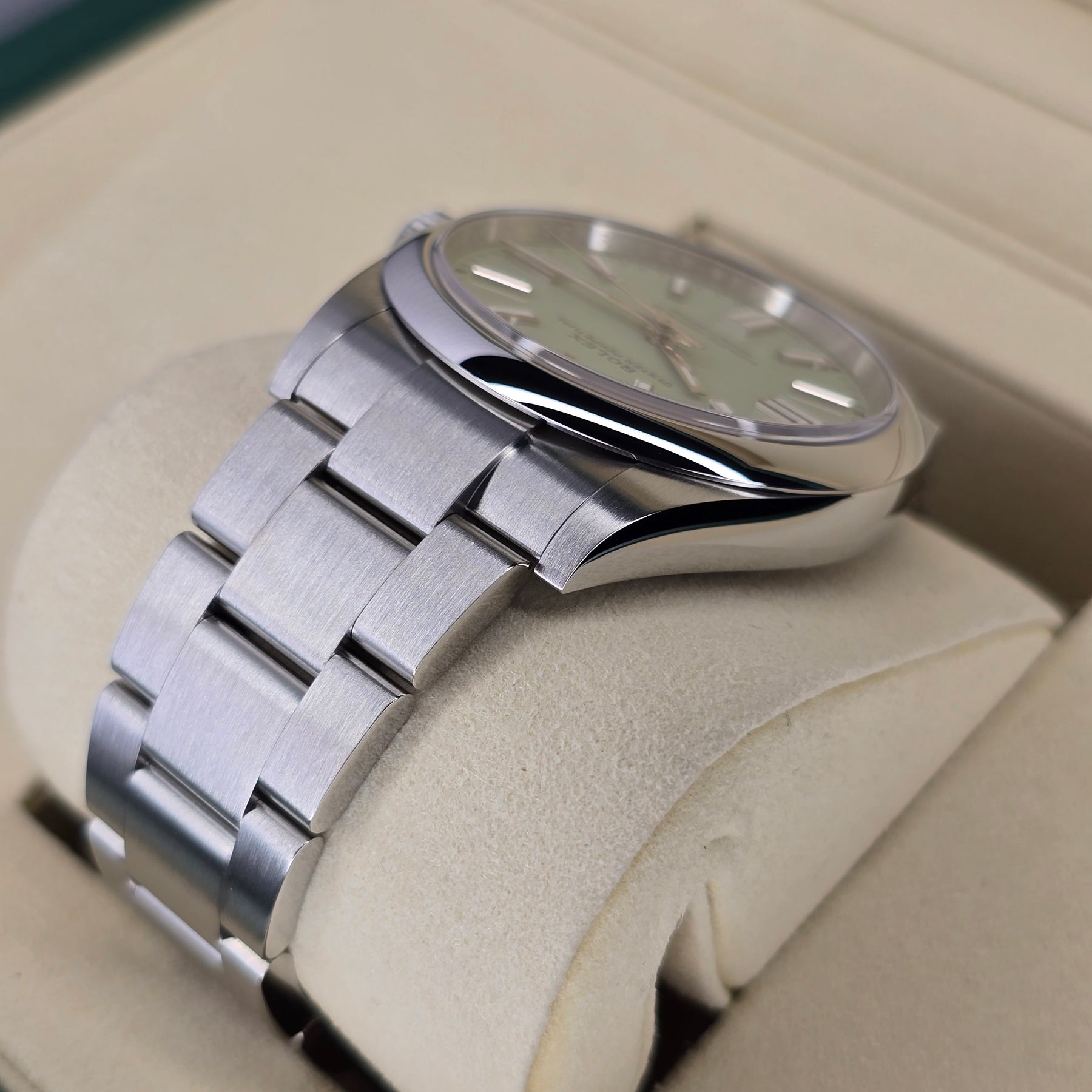 Rolex Oyster Perpetual 134300 Pistachio oyster bracelet