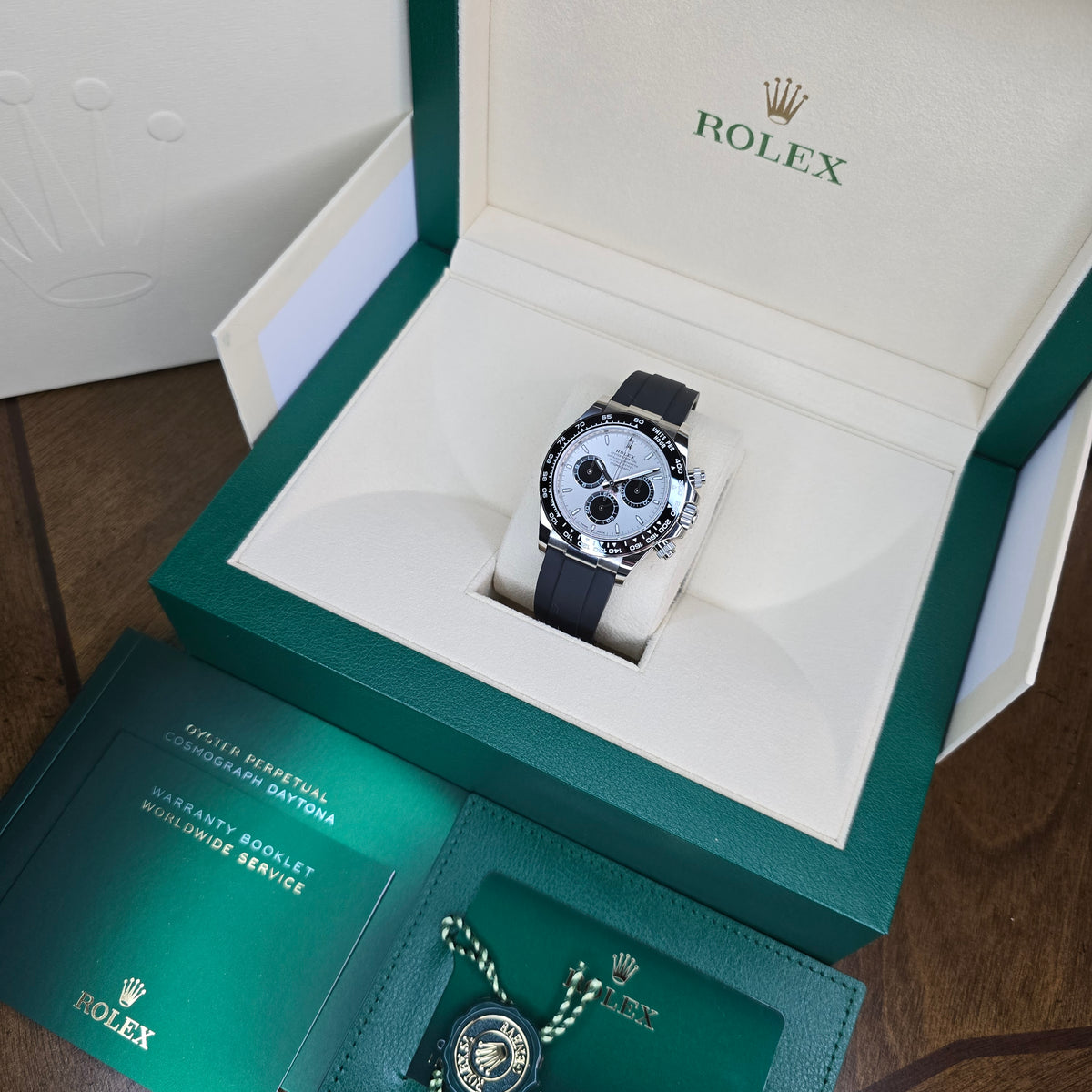 Rolex Cosmograph Daytona 126519LN Ghost White Gold full set