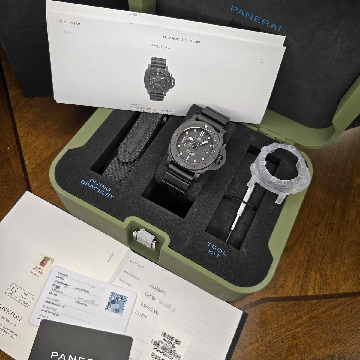 Officine Panerai Submersible Marina Militare Carbotech PAM00979 47mm