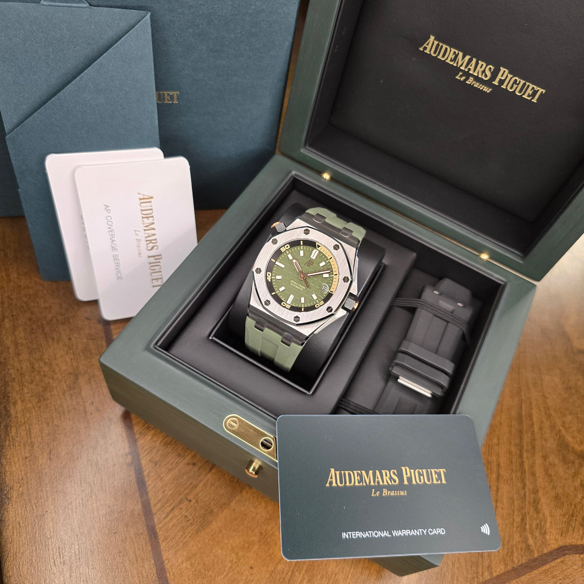 Audemars Piguet Royal Oak Offshore Diver 15720ST full set