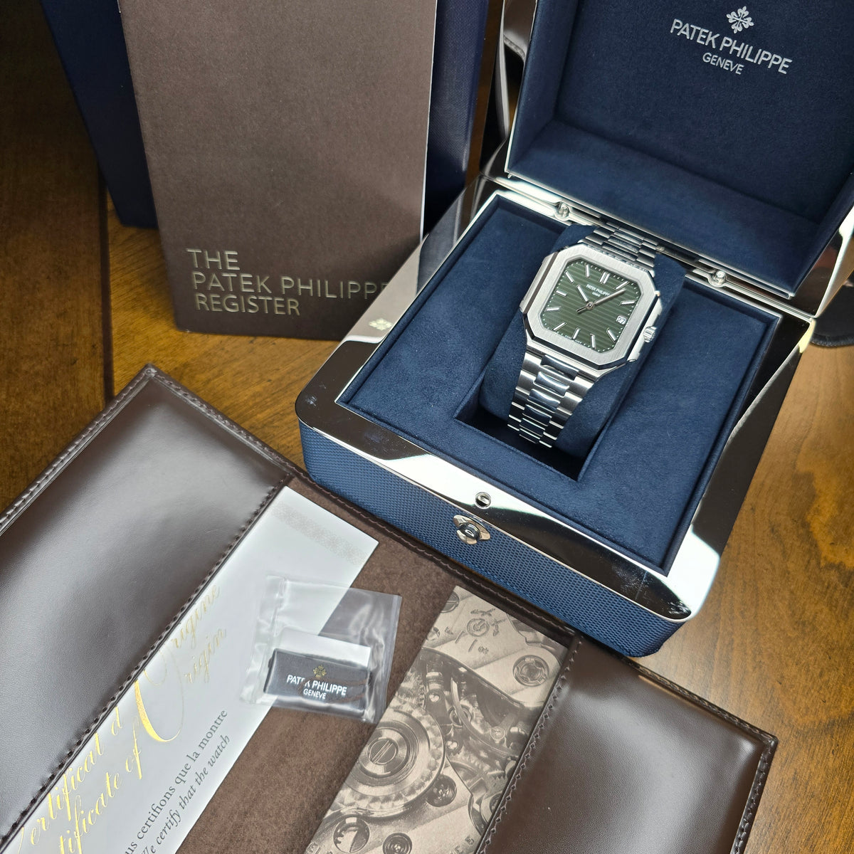 Patek Philippe Cubitus Green Dial 5821/1A-001 full set