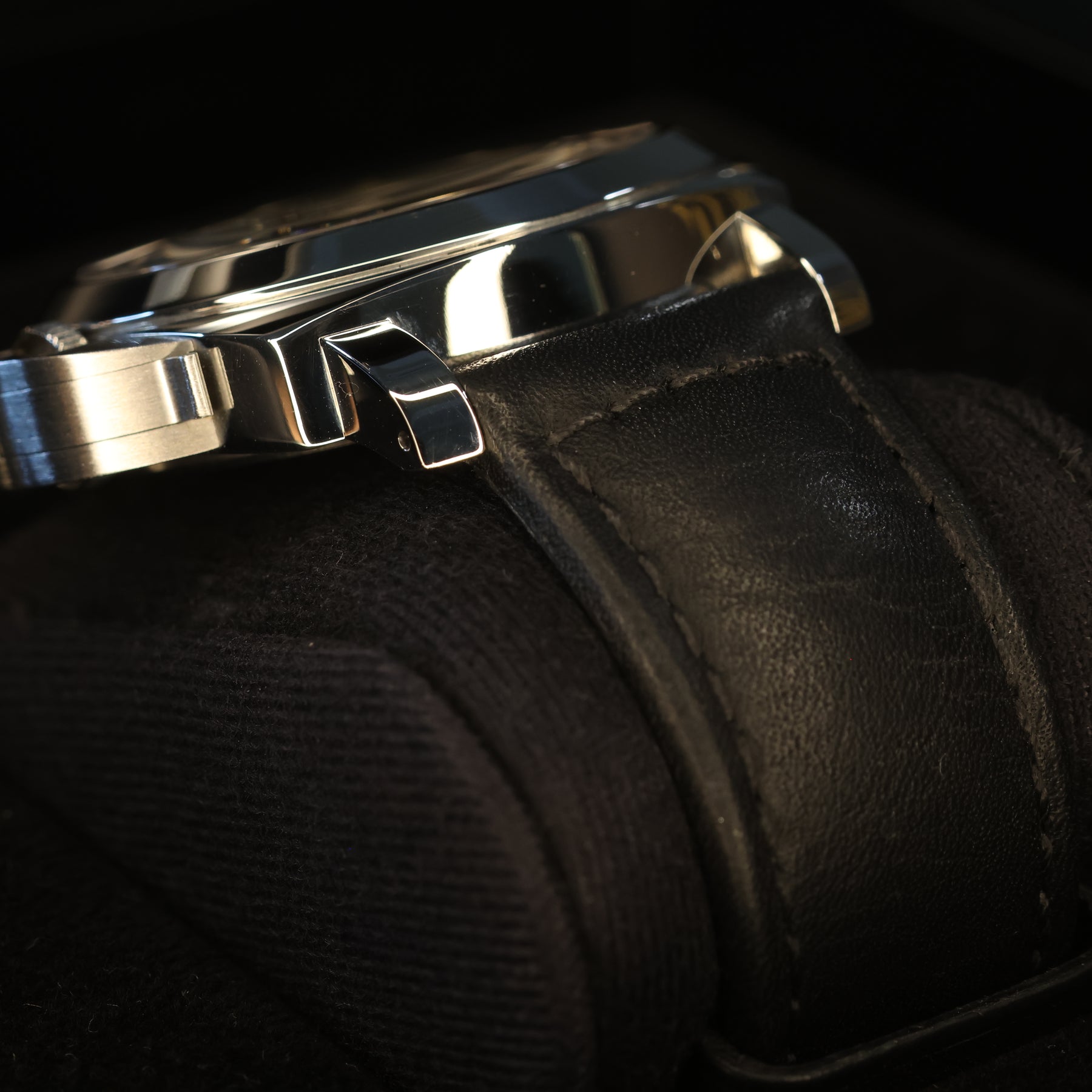 Panerai PAM00631 case, strap view