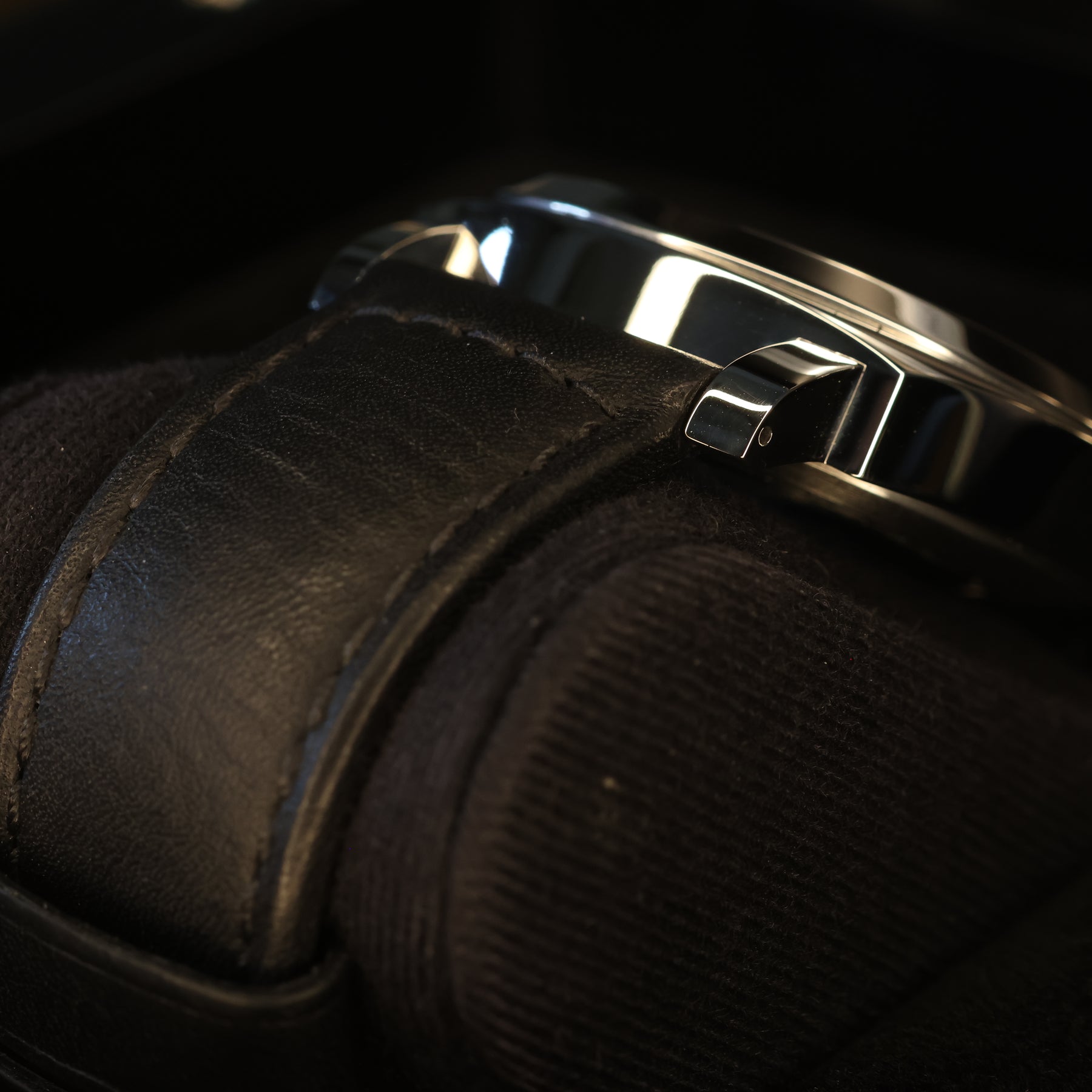 Panerai PAM00631 case, strap view