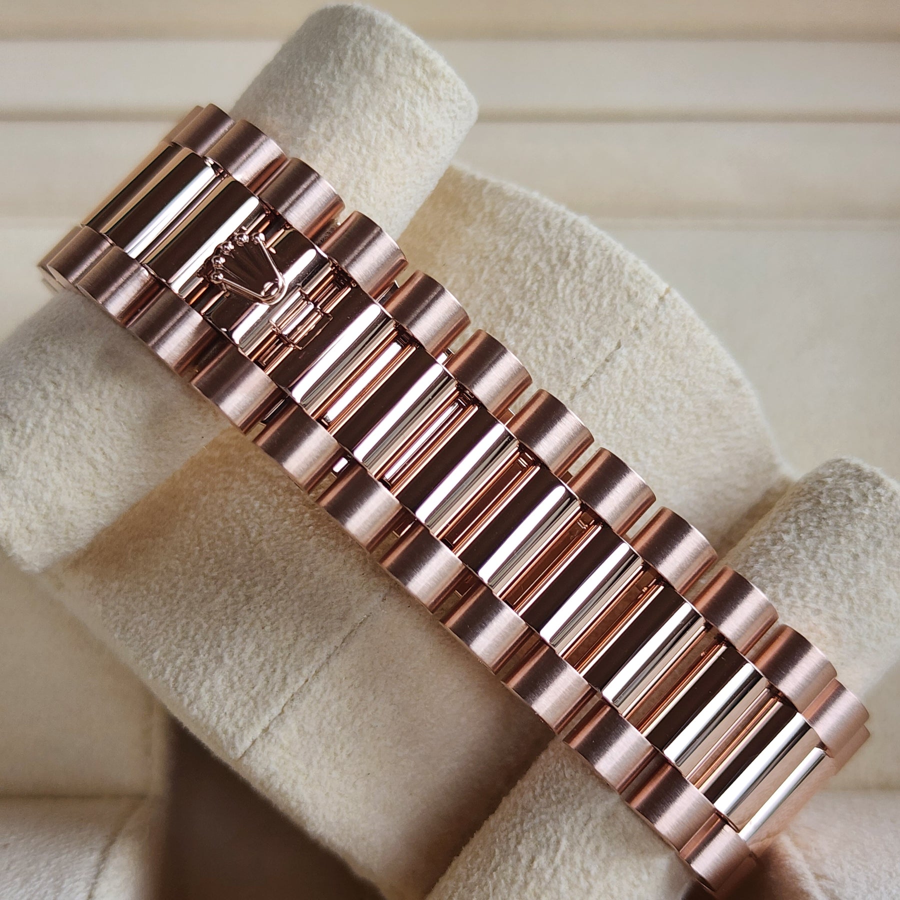 Rolex Day-Date Presidential 228235 clasp view