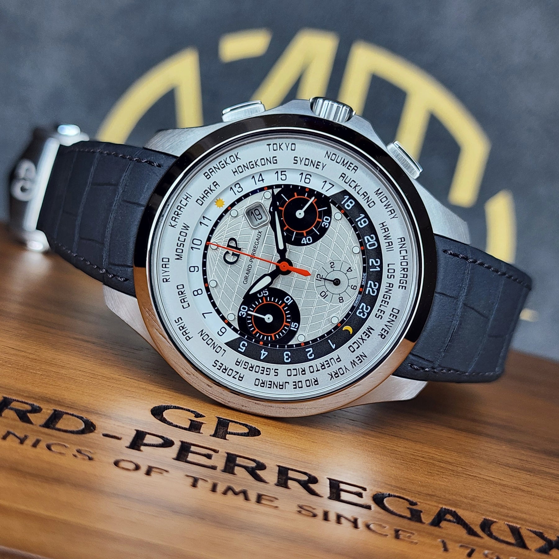 Girard-Perregaux Traveller WW.TC front view