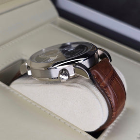 A. Lange & Sohne Zeitwerk Date 148.038 lug, strap