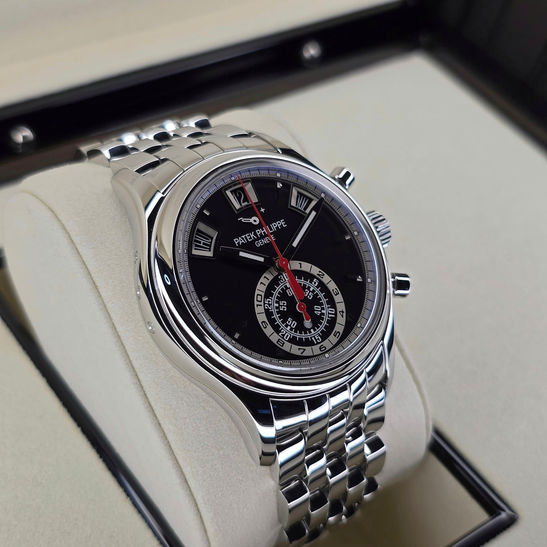 Patek Philippe Complications Annual Calendar 5960/1A-010 right side case