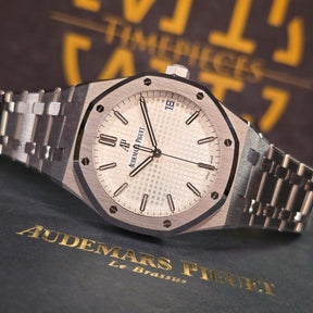 Audemars Piguet Royal Oak Silver Dial 15500st dial