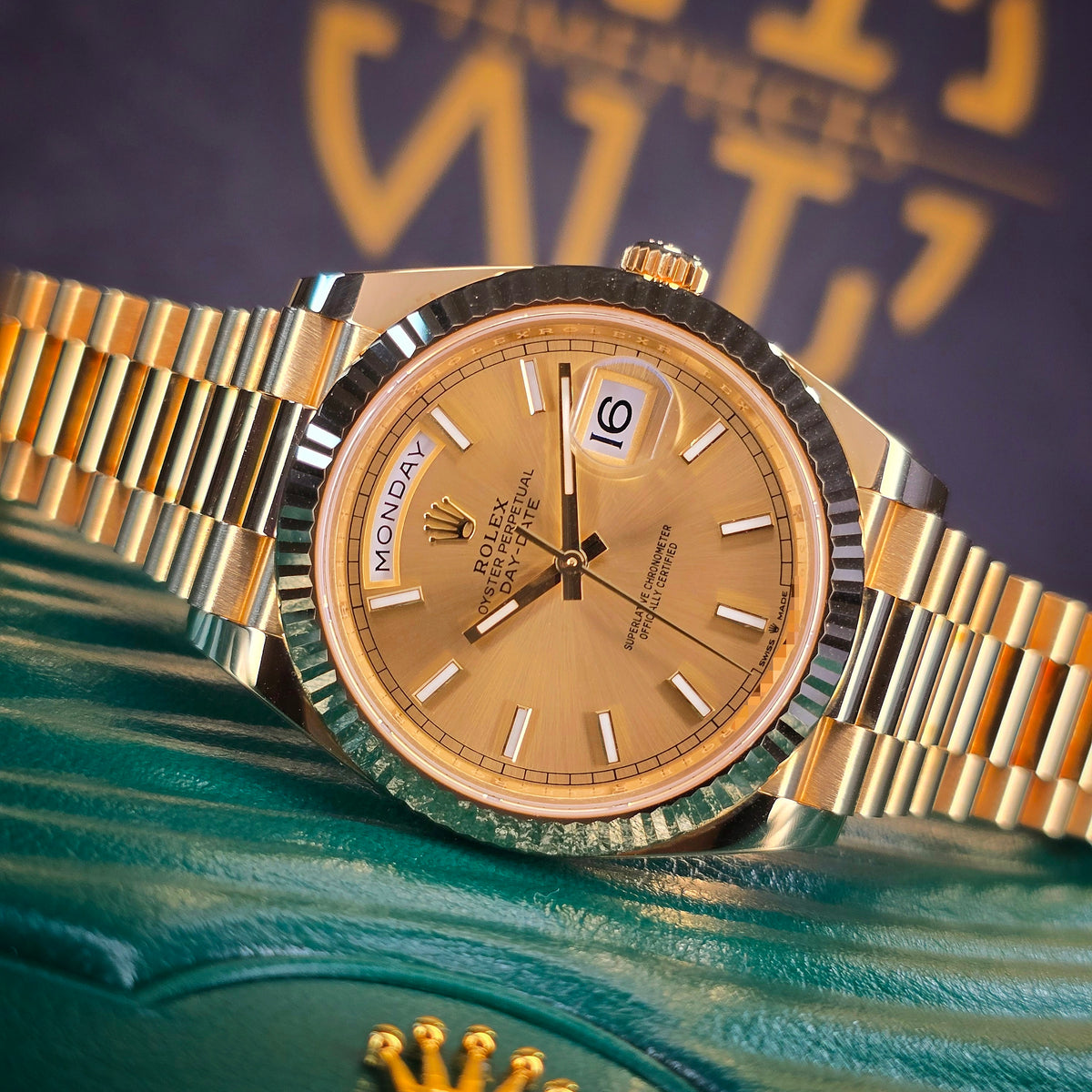 Rolex Day-Date Yellow Gold 228238 dial
