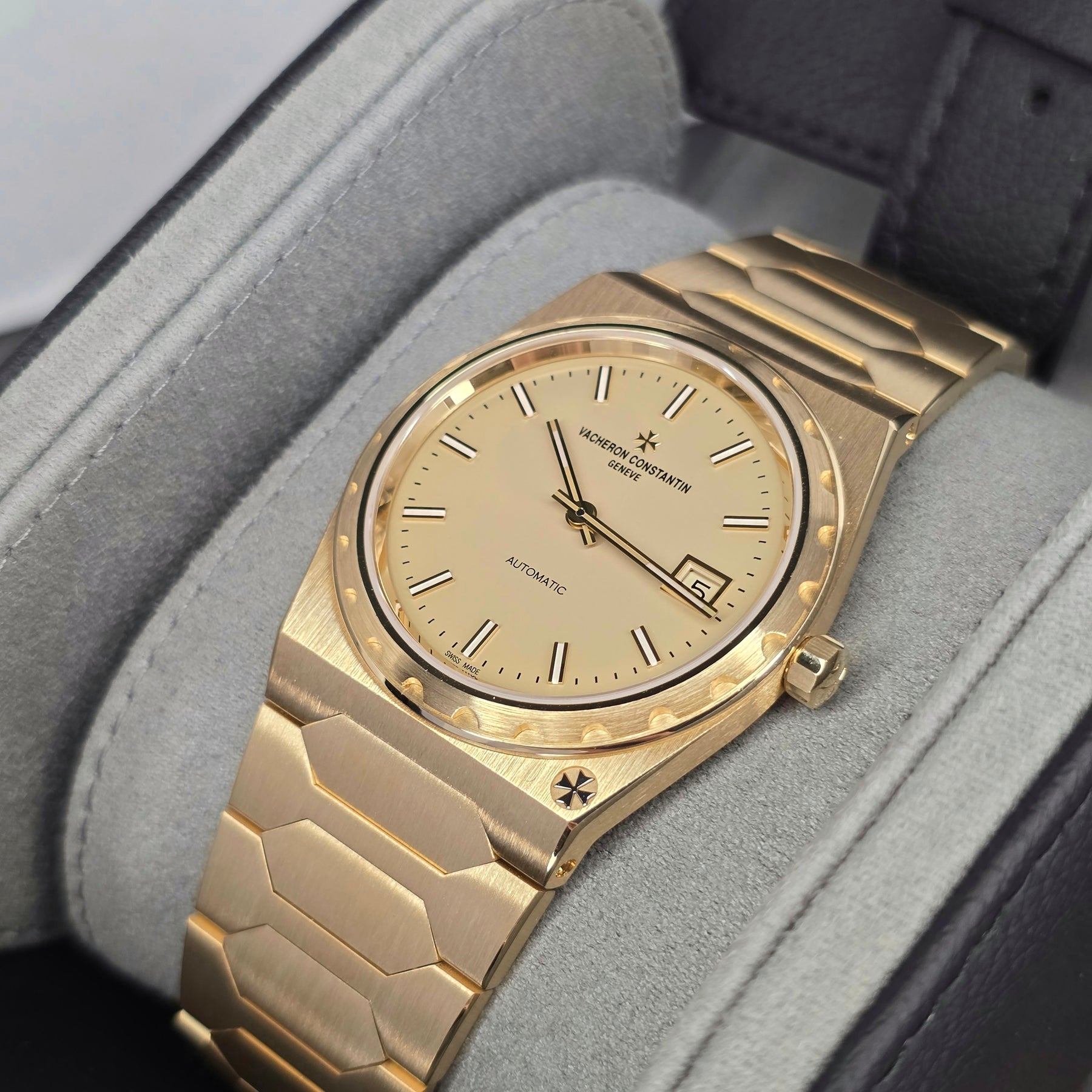 Vacheron Constantin Historiques 222 4200H/222J-B935 right side case