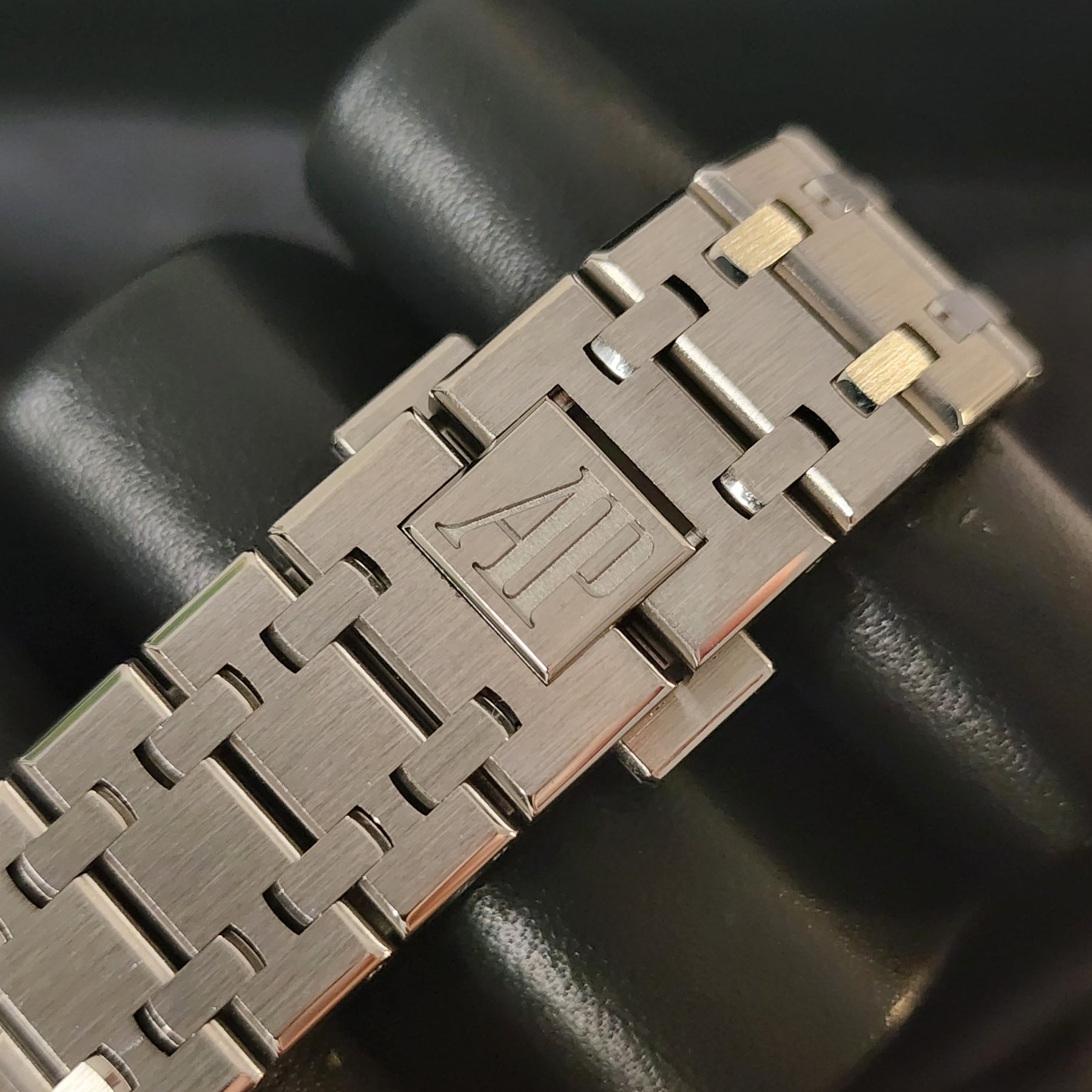 Audemars Piguet Royal Oak 38mm 26315st clasp view